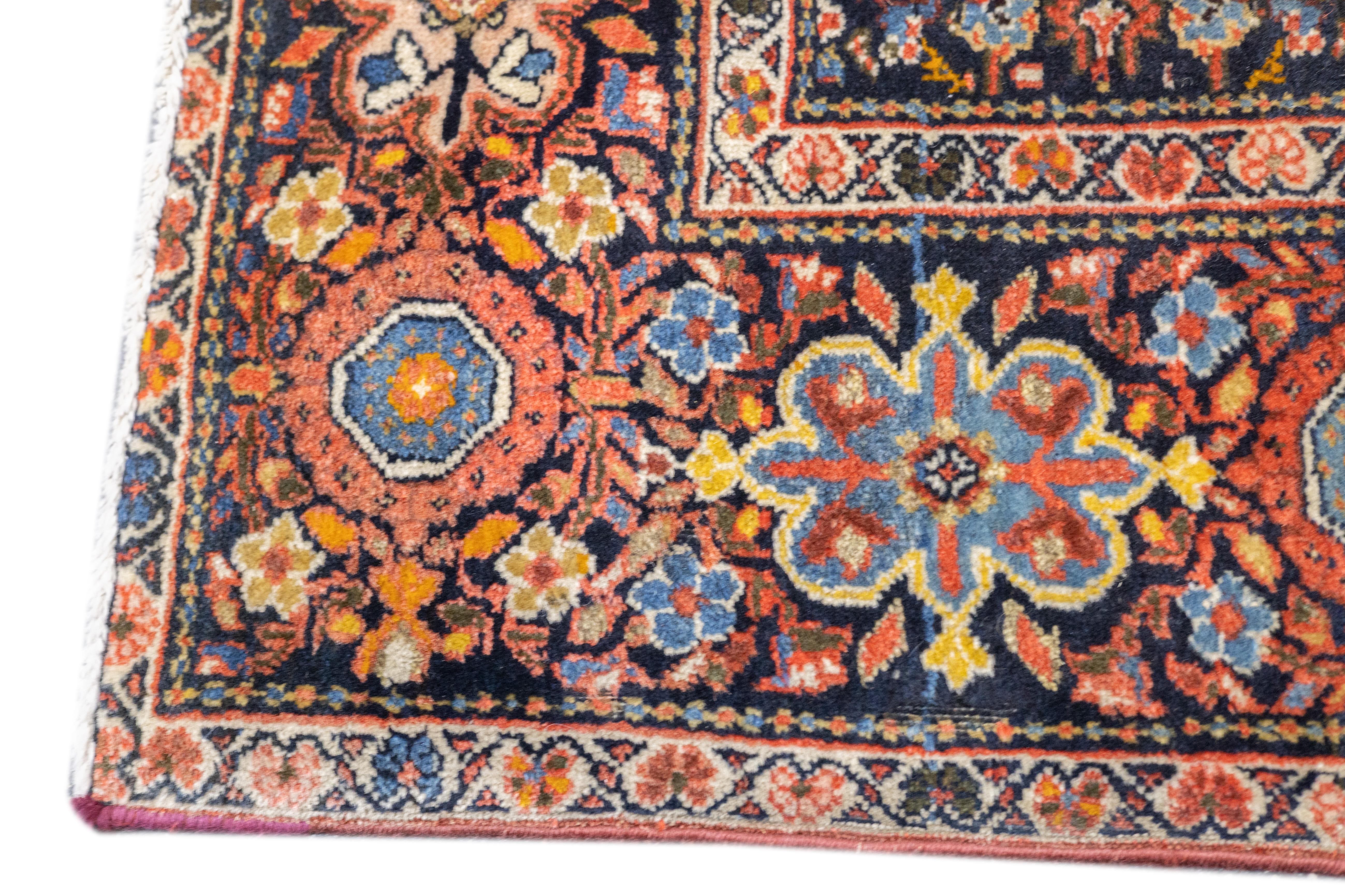 Antiker Farahan Sarouk-Teppich 3'5'' x 4'10'' im Angebot 1