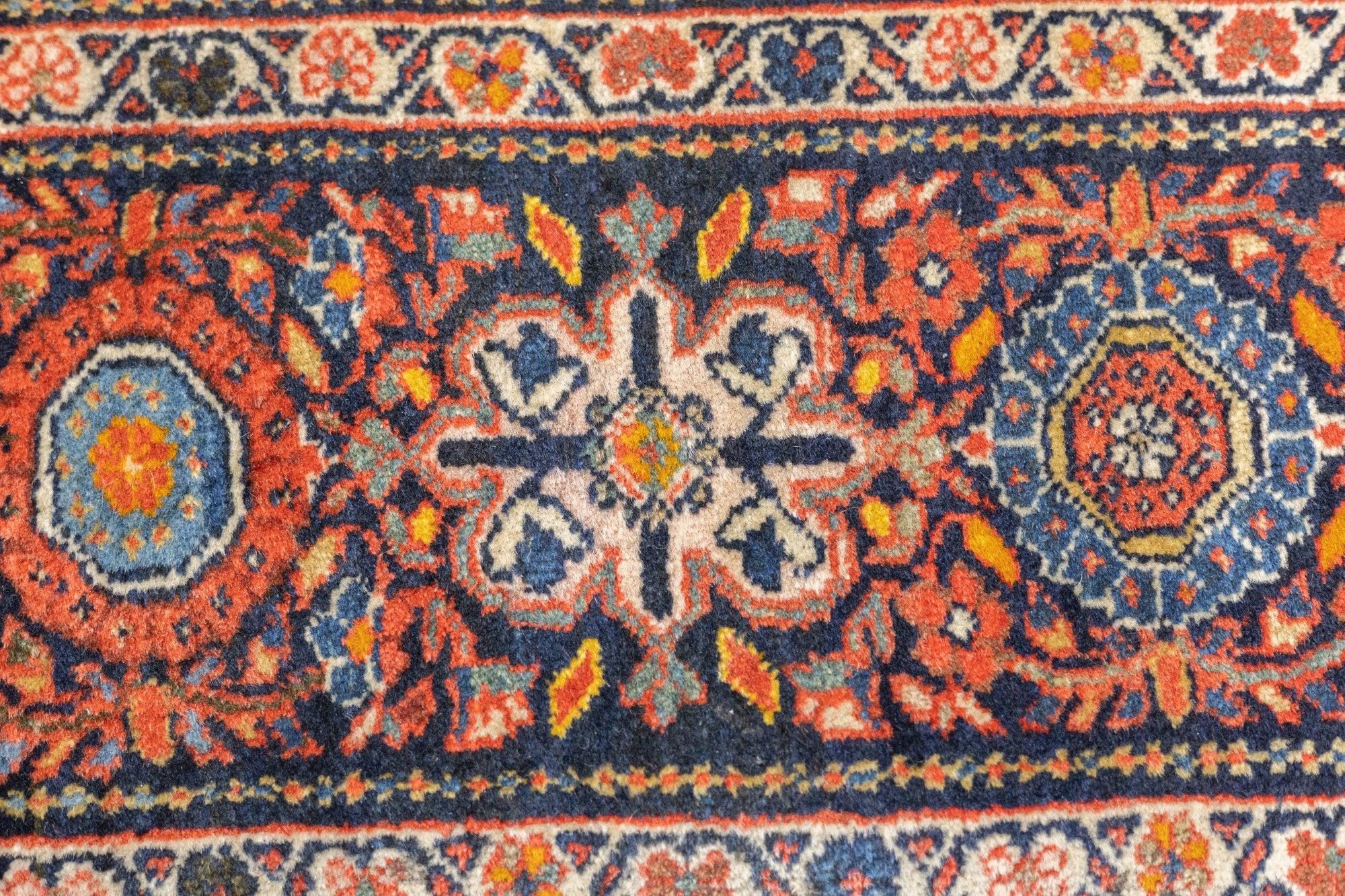 Antiker Farahan Sarouk-Teppich 3'5'' x 4'10'' im Angebot 2