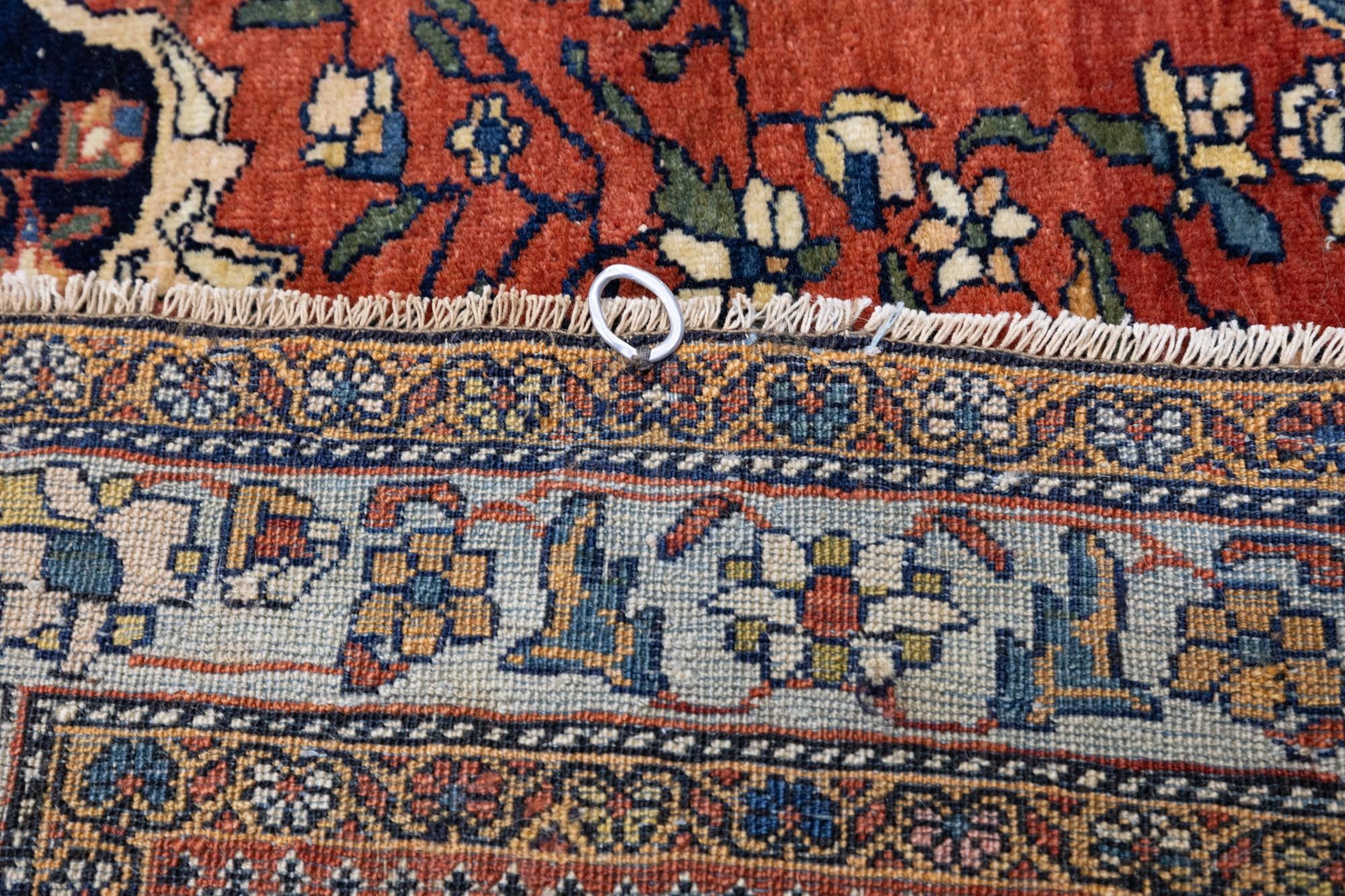 Antiker Farahan Sarouk-Teppich 3'8'' x 5'2'' (18. Jahrhundert) im Angebot
