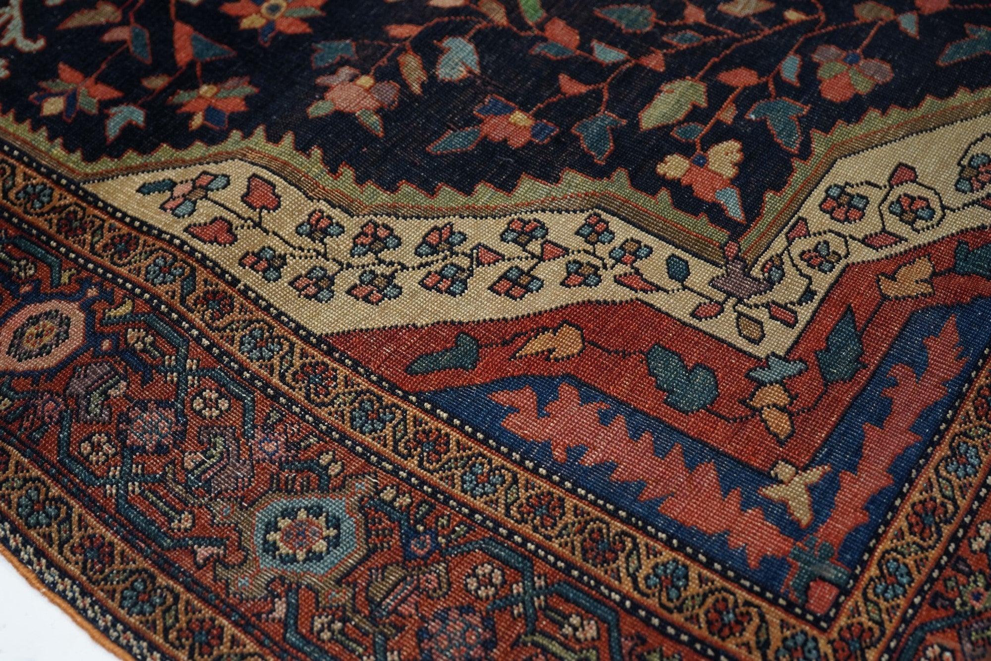Antique Farahan Sarouk Rug 4'0'' x 6'4'' In Good Condition For Sale In New York, NY