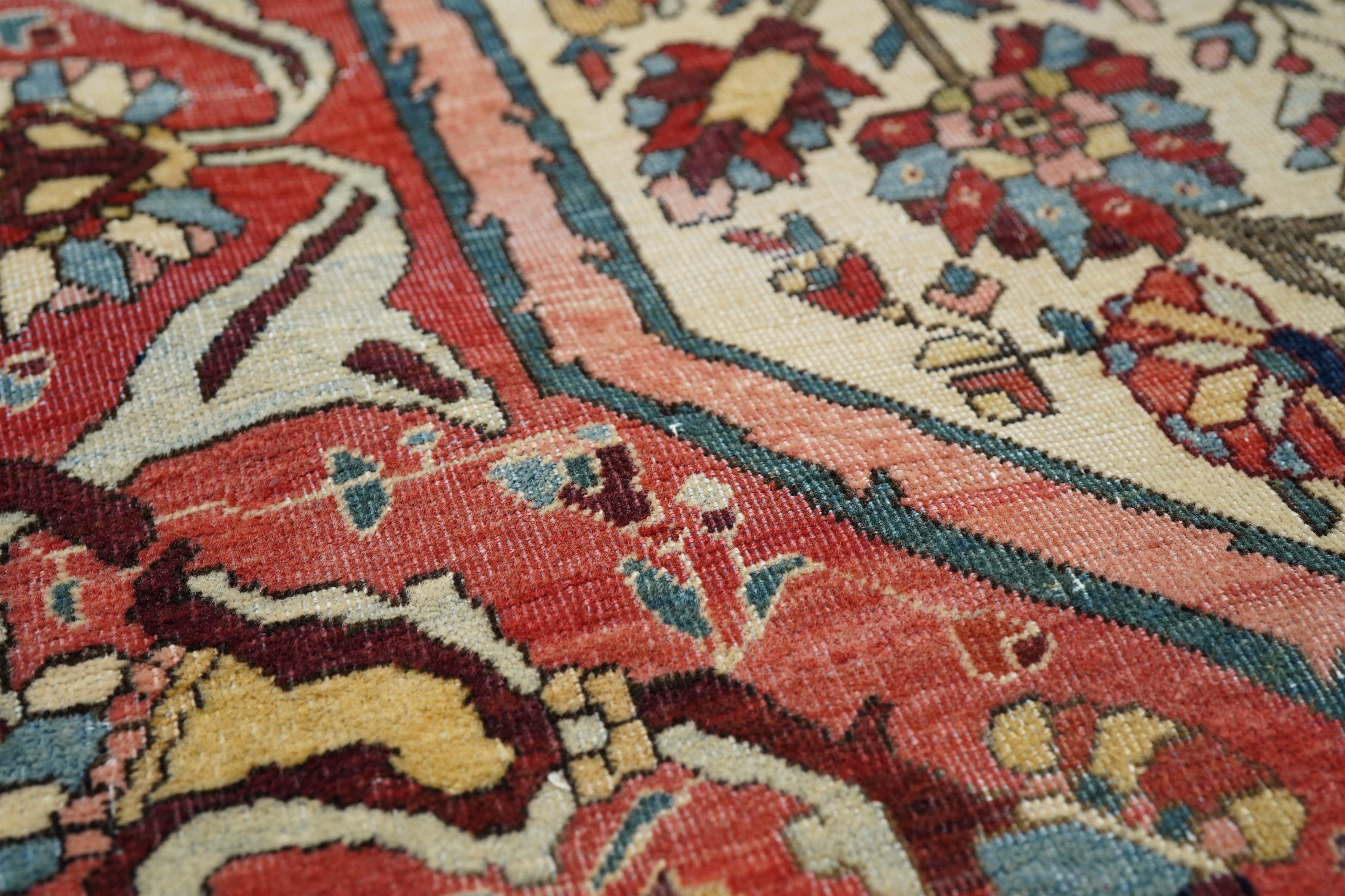 Antiker Farahan Sarouk-Teppich 4'0'' x 6'7'' (19. Jahrhundert) im Angebot