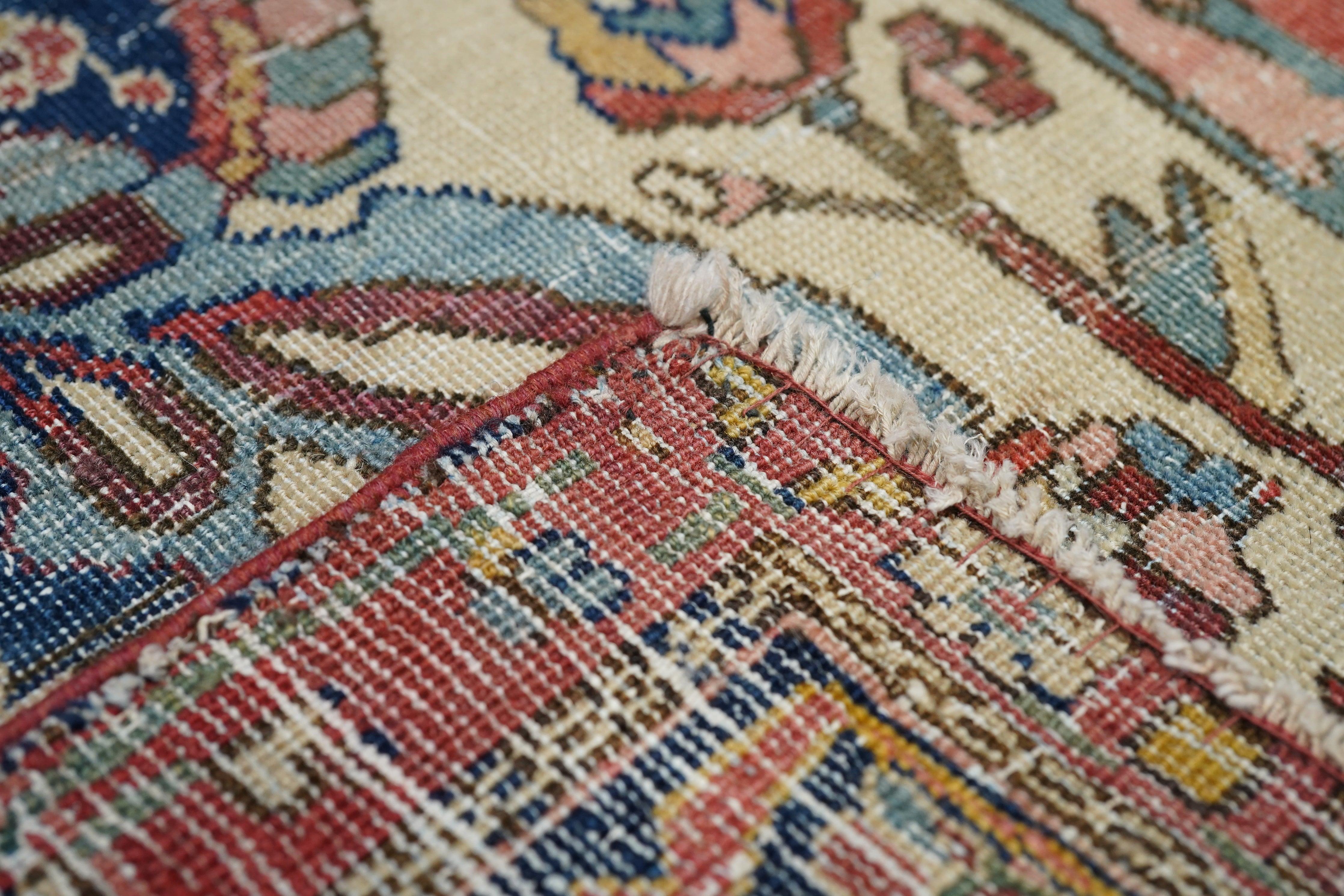 Antiker Farahan Sarouk-Teppich 4'0'' x 6'7'' im Angebot 1