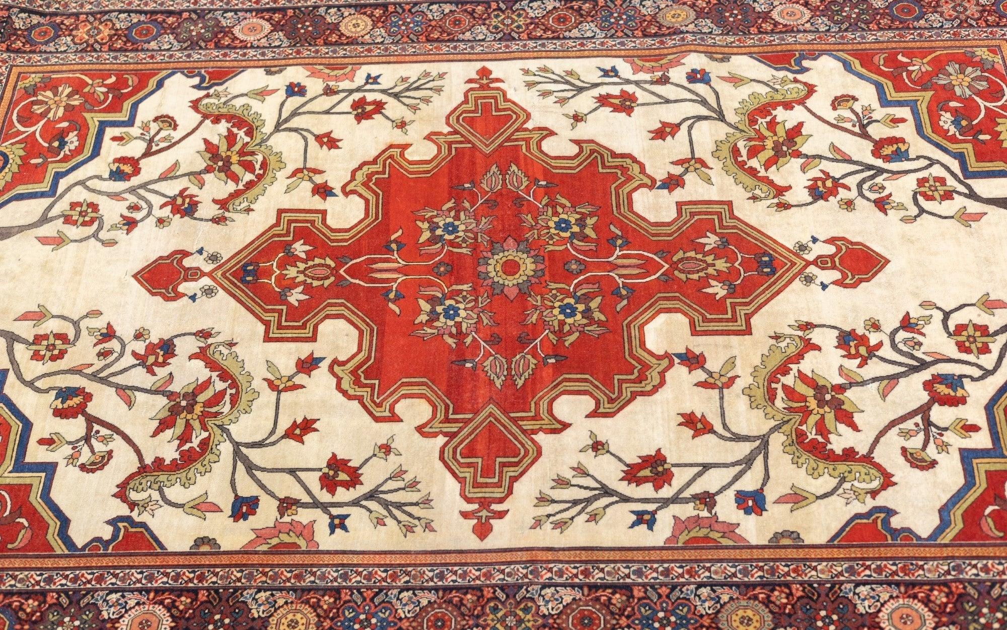 Antiker Farahan Sarouk-Teppich 4'2'' x 6'3'' (19. Jahrhundert) im Angebot