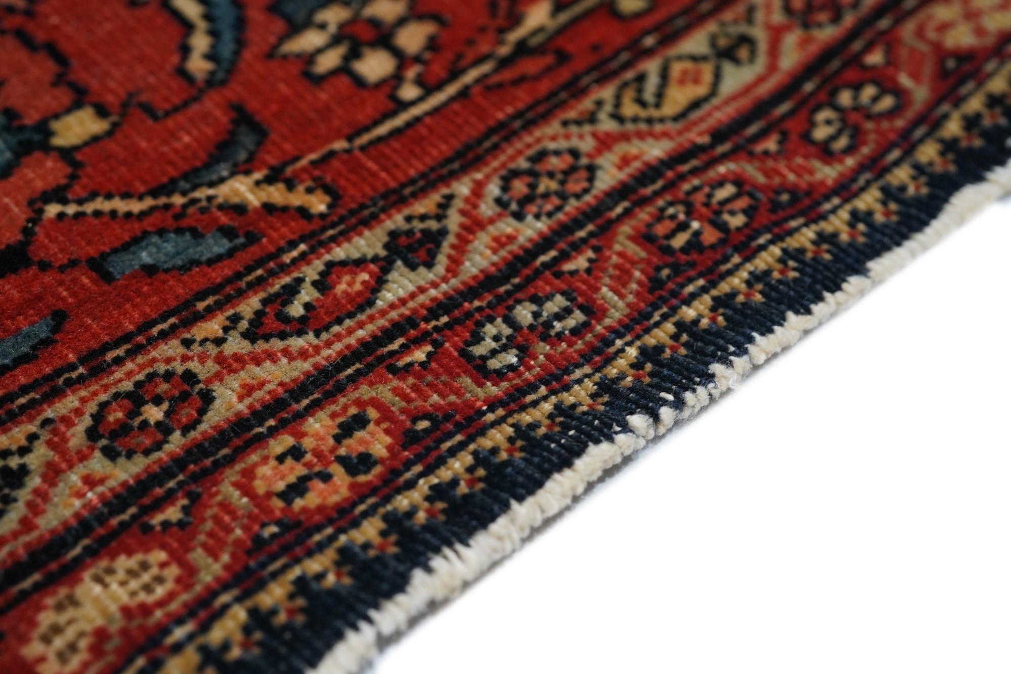 Antique Farahan Sarouk Rug 4'3'' x 6'2'' In Excellent Condition For Sale In New York, NY