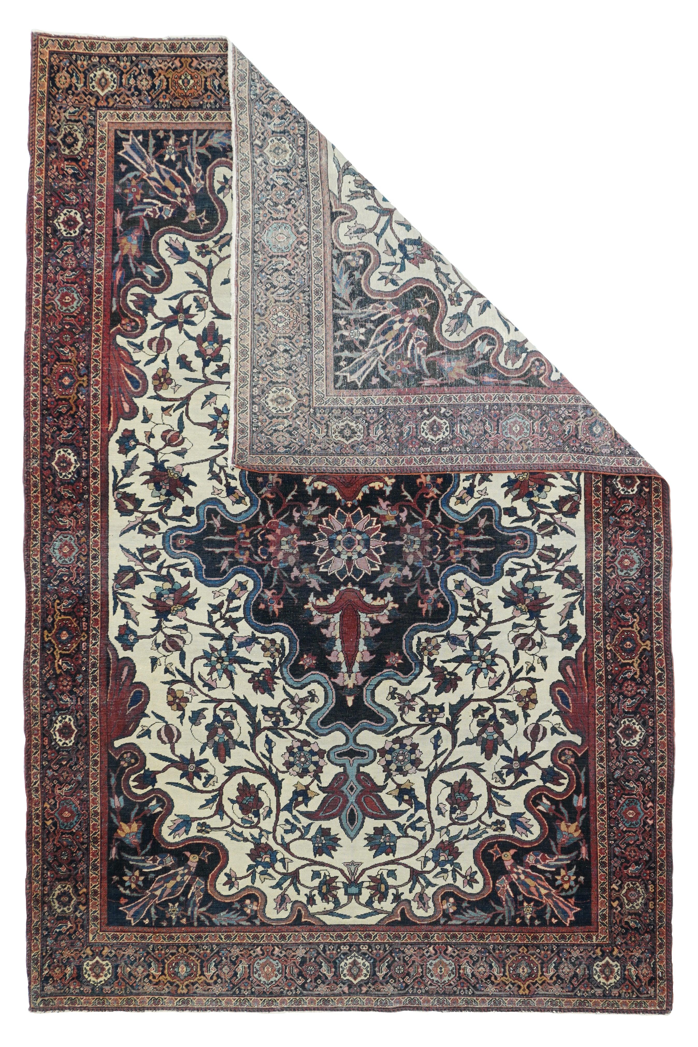 Tappeto antico Sarouk Farahan 4'3'' x 6'5''.  Il periodo relativamente breve di Ferahan-Sarouk, all'incirca dal 1880 al 1910, vide una transizione dai Ferahan tessuti per il mercato interno a pezzi più solidi destinati all'esportazione. Questo