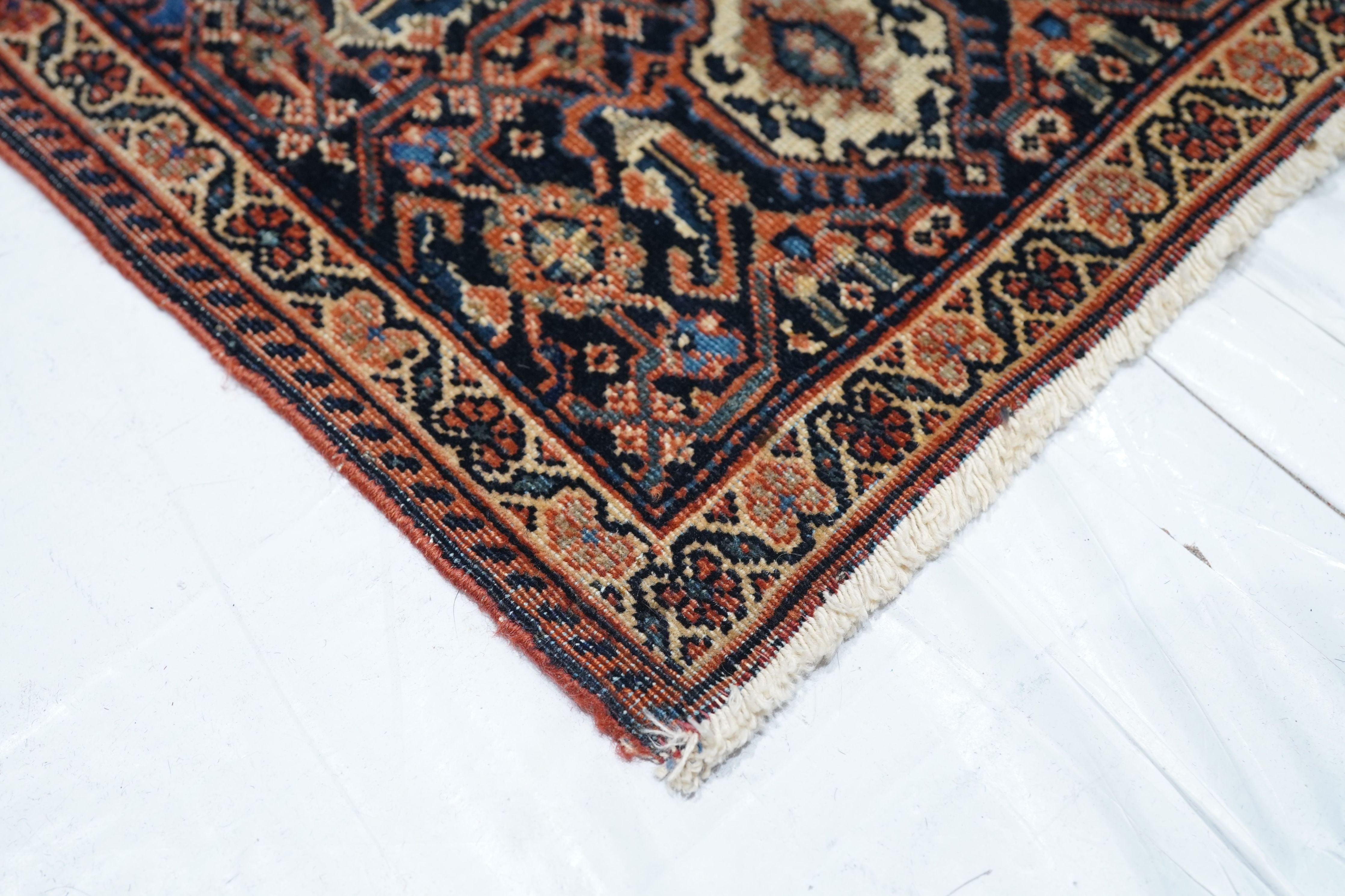 Annodato a mano Tappeto antico Sarouk Farahan 4'3'' x 6'5'' in vendita