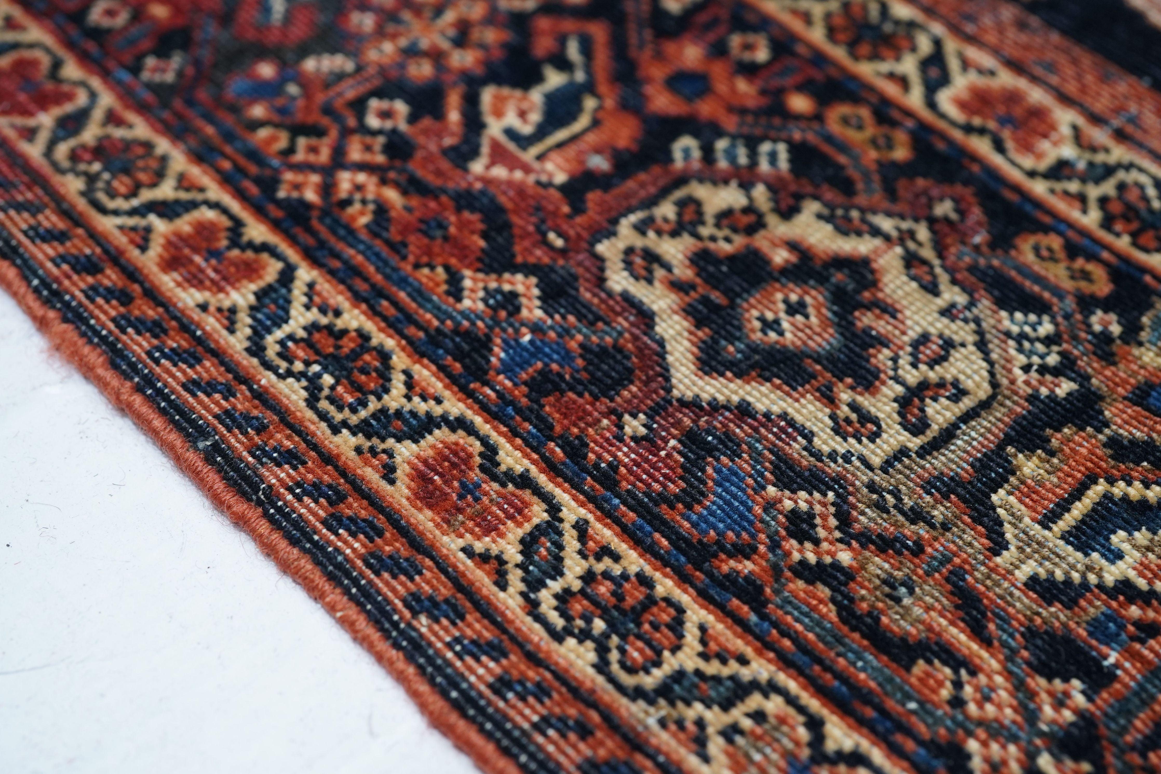 Tappeto antico Sarouk Farahan 4'3'' x 6'5'' In condizioni buone in vendita a New York, NY