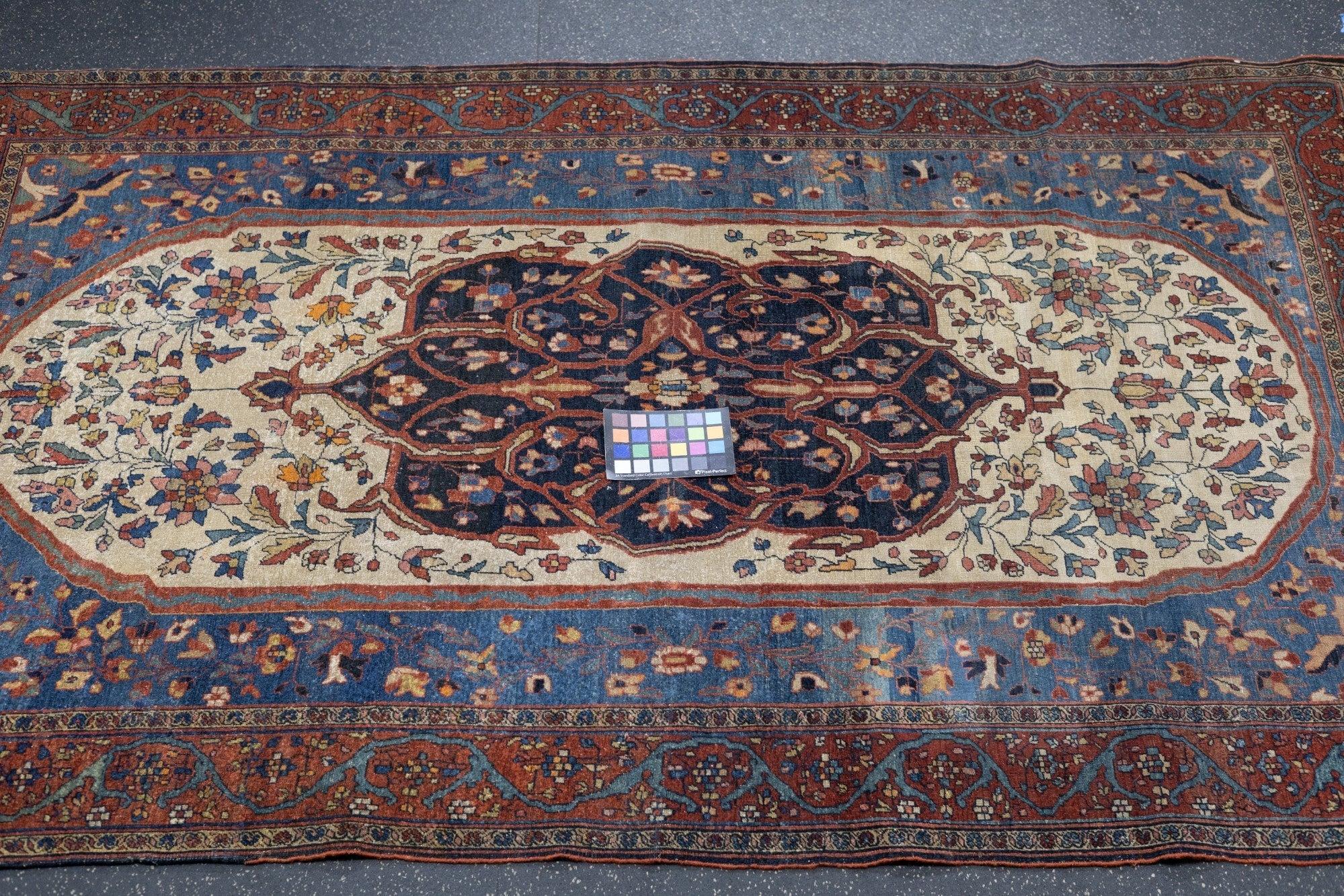Antiker Farahan Sarouk-Teppich 4'3'' x 6'6'' im Angebot 2