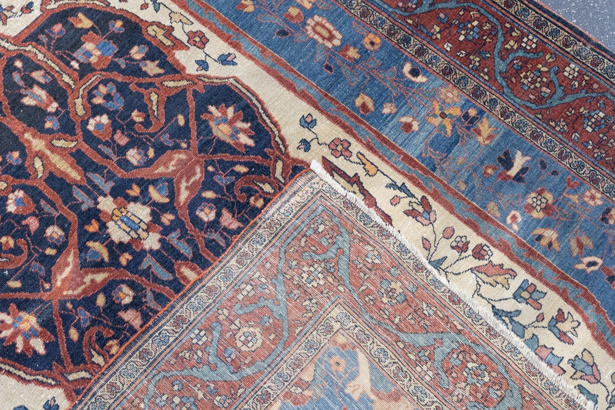 Antiker Farahan Sarouk-Teppich 4'3'' x 6'6'' im Angebot 3
