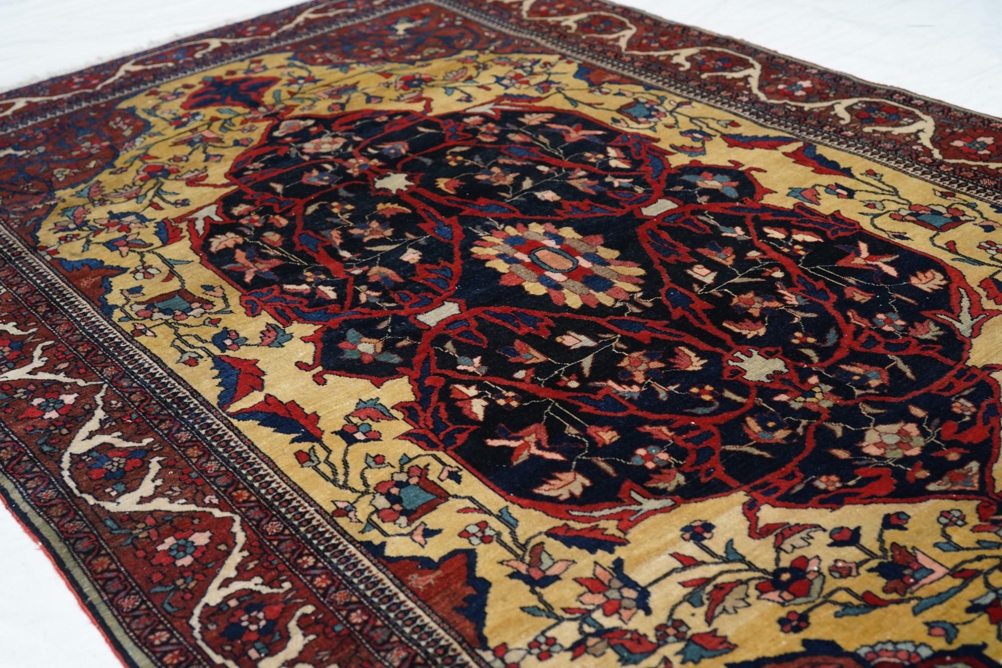 Antiker Farahan Sarouk-Teppich 4'3'' x 6'8'' (Wolle) im Angebot