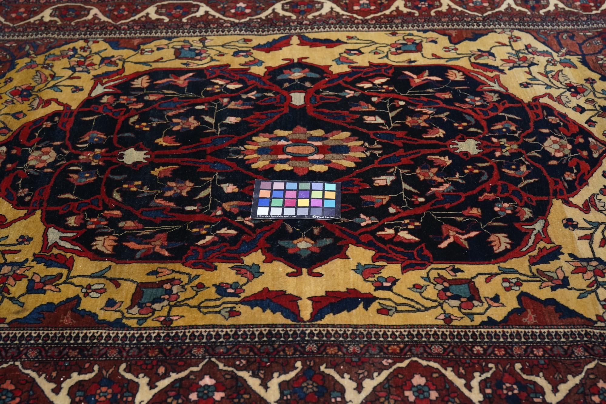 Antiker Farahan Sarouk-Teppich 4'3'' x 6'8'' im Angebot 2