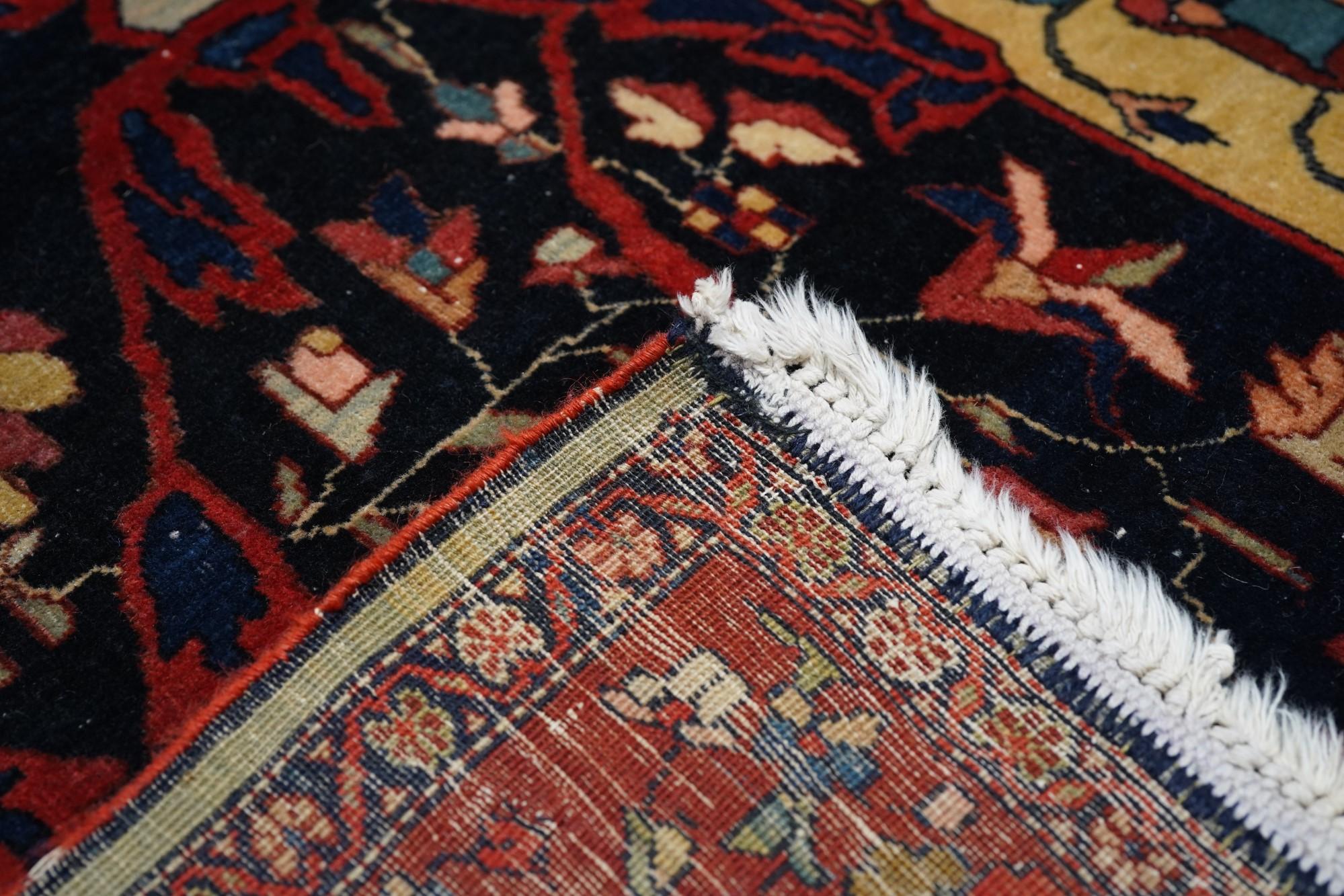 Antiker Farahan Sarouk-Teppich 4'3'' x 6'8'' im Angebot 3