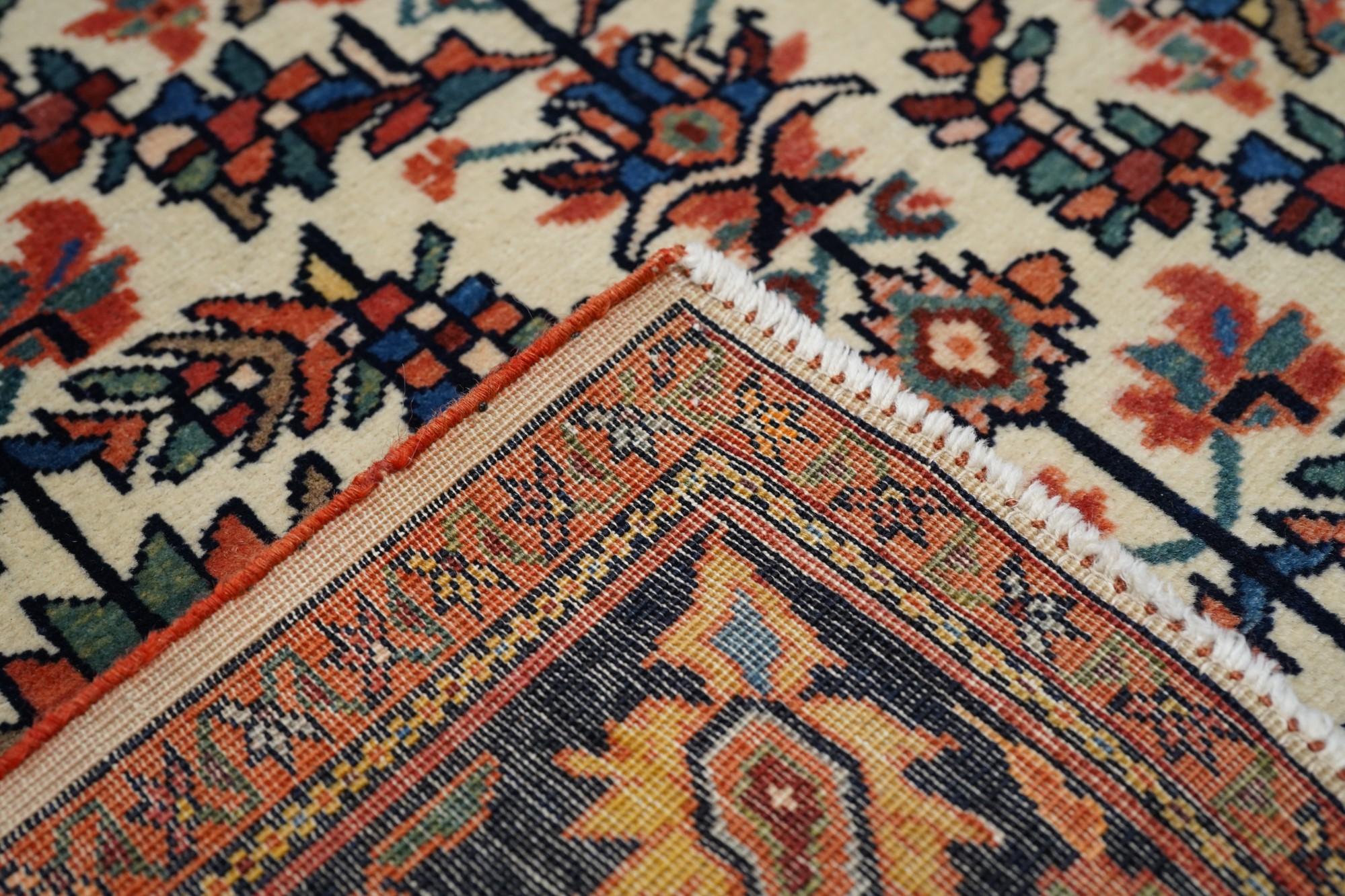 Antiker Farahan Sarouk-Teppich 4'5'' x 6'10'' im Angebot 4