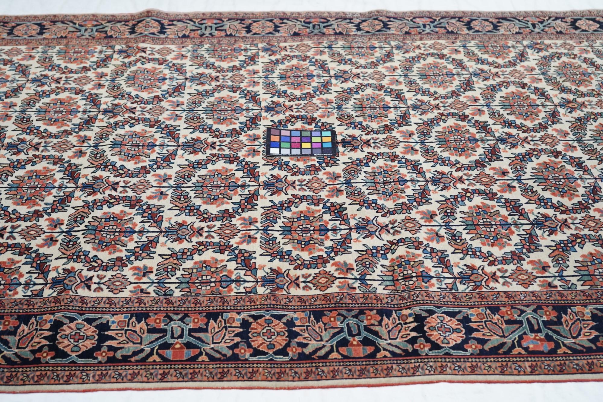 Antique Farahan Sarouk Rug For Sale 3