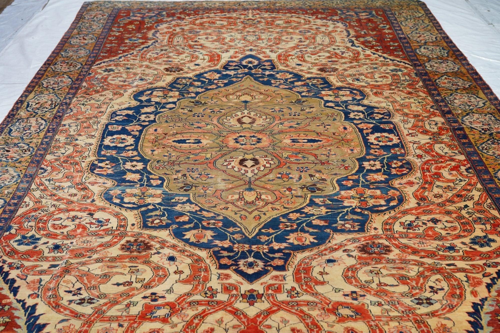 Antiker Farahan Sarouk-Teppich 7'11'' x 14'1'' im Zustand „Gut“ im Angebot in New York, NY