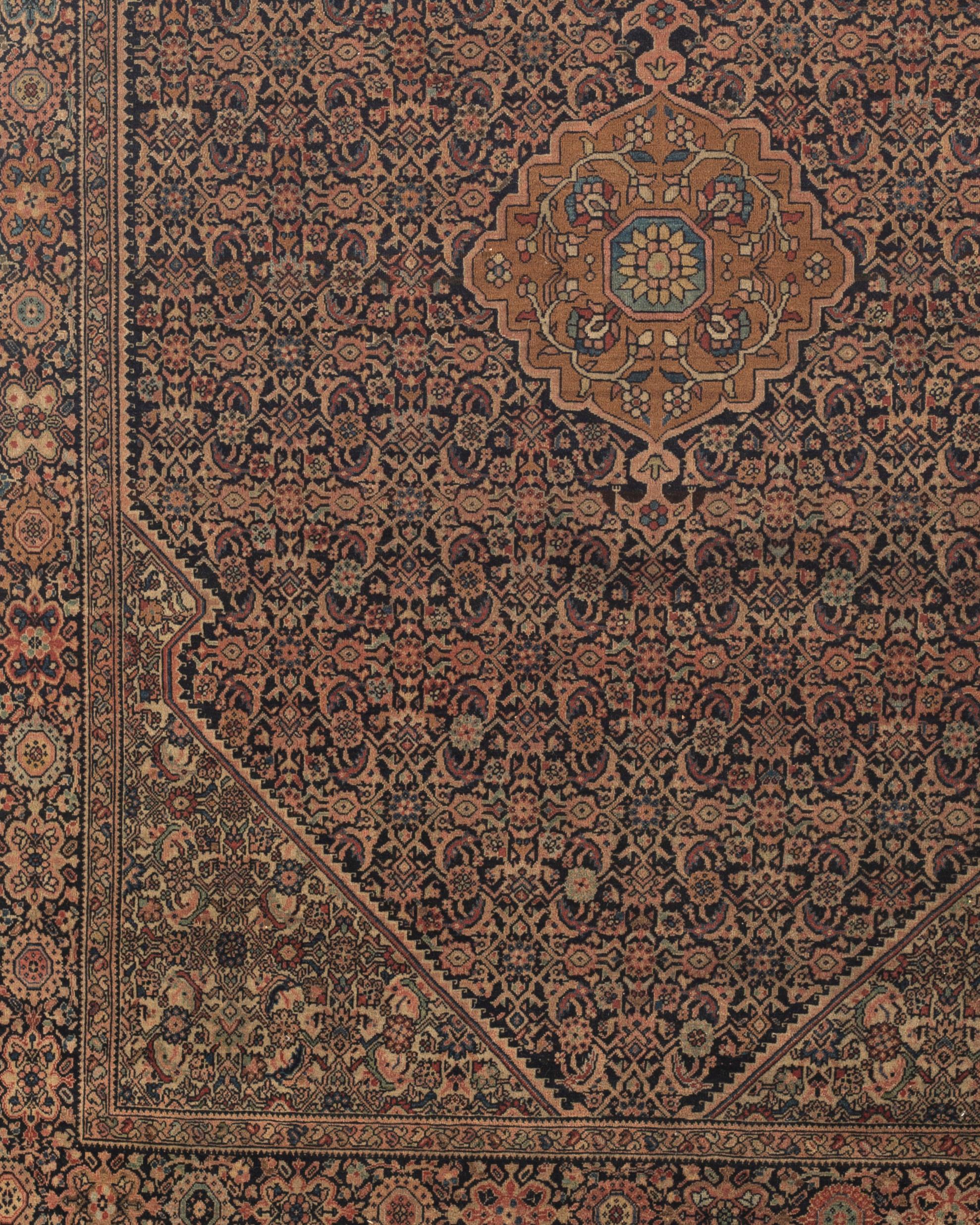 Tissé à la main Ancien tapis Farahan Sarouk, circa 1880 en vente