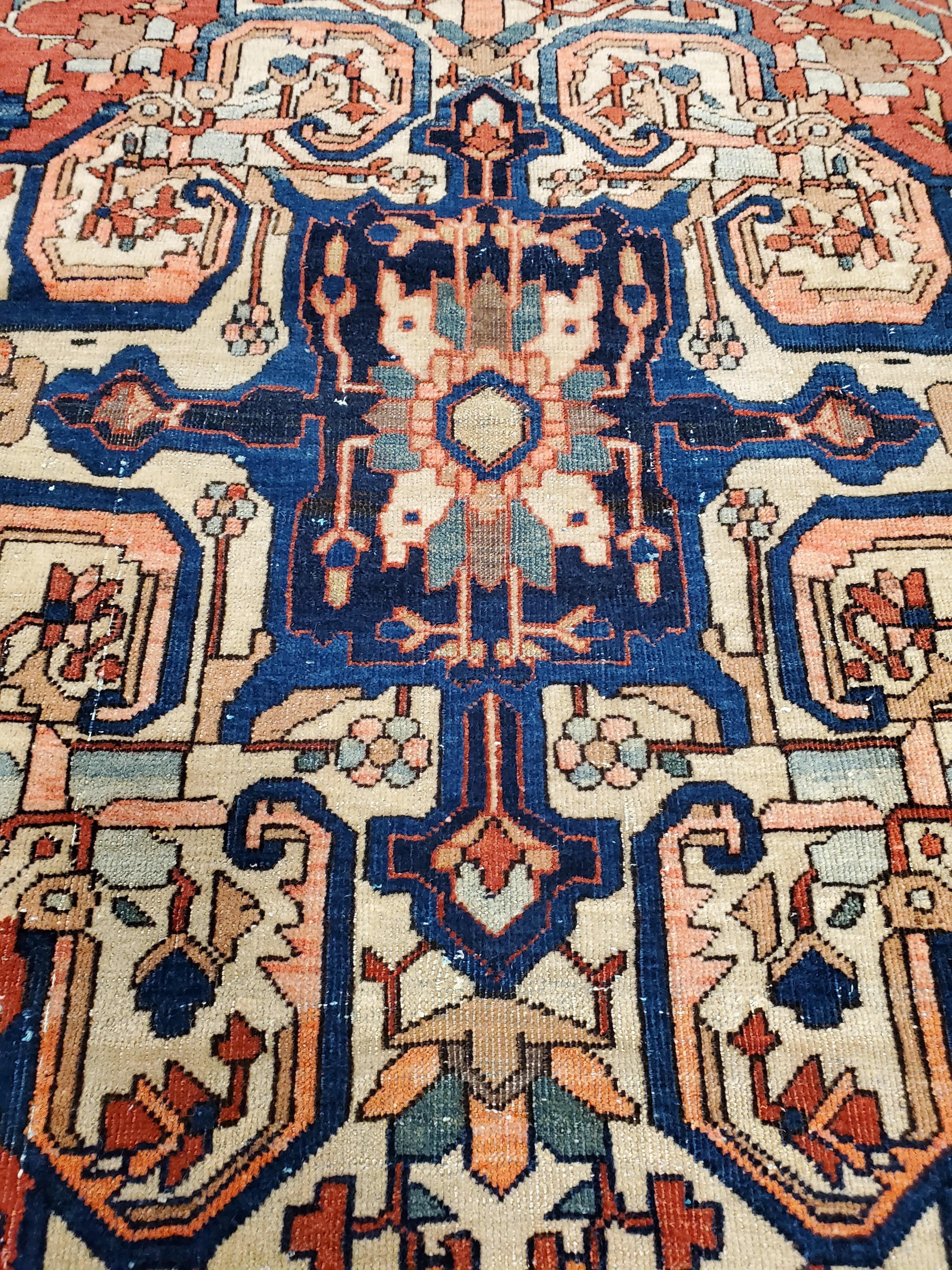 Alfombra Sarouk Farahan Antigua, Alfombra Oriental Hecha a Mano, Rojo Oxidado Azul Marino Muy Fina en venta 4