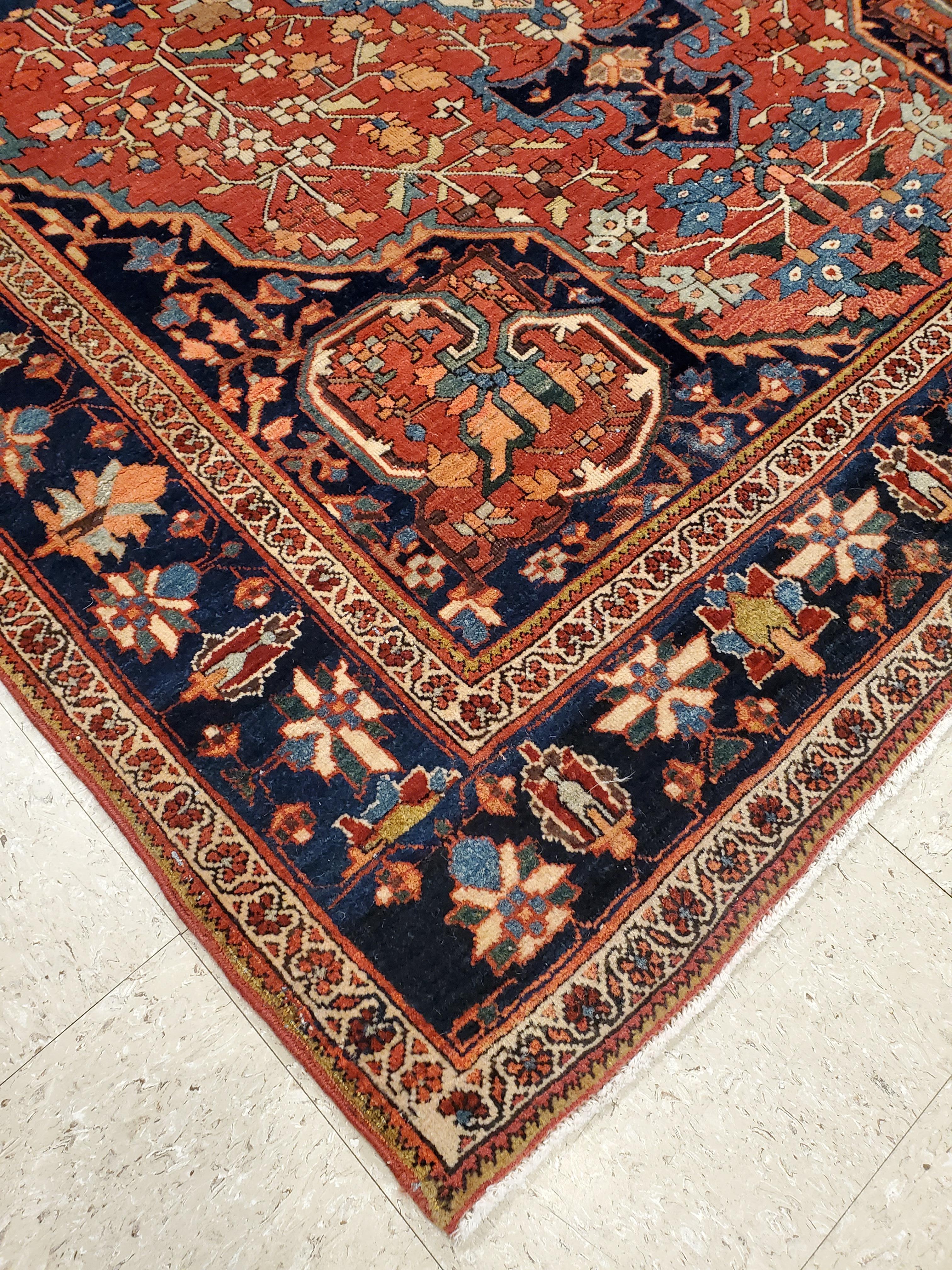 Alfombra Sarouk Farahan Antigua, Alfombra Oriental Hecha a Mano, Rojo Oxidado Azul Marino Muy Fina en Excelente estado para la venta en Port Washington, NY