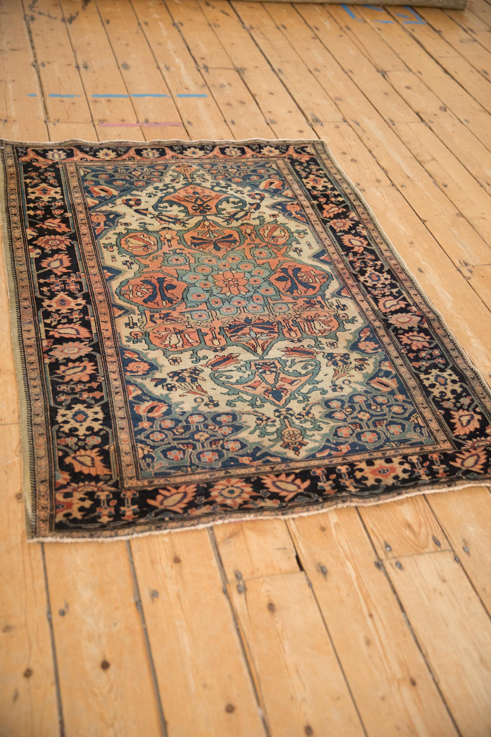 Antiker quadratischer Farahan Sarouk-Teppich (Persisch) im Angebot