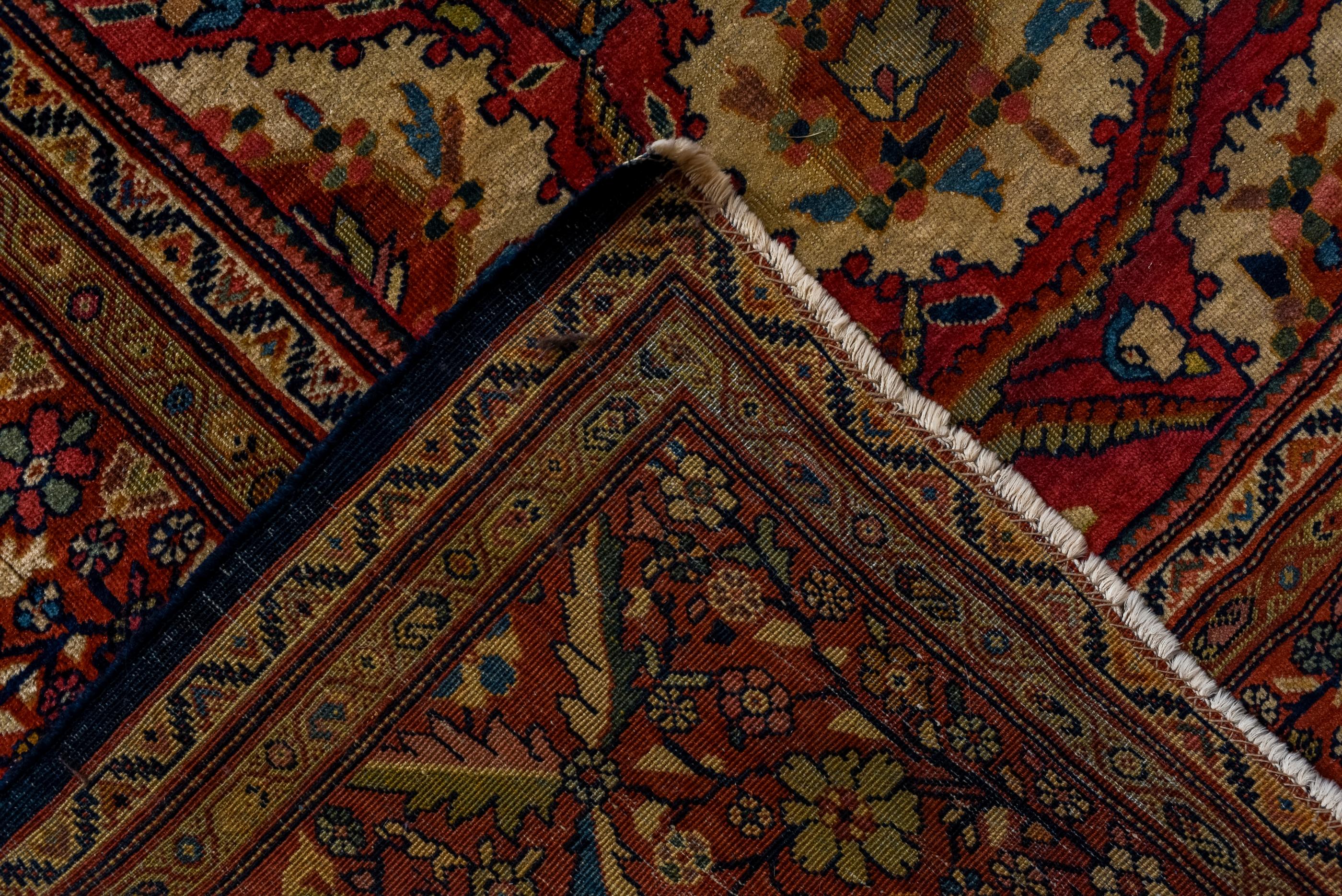 20ième siècle Ancien sarouk Farahan avec médaillon exceptionnel sur le champ de la marine, vers 1900 en vente