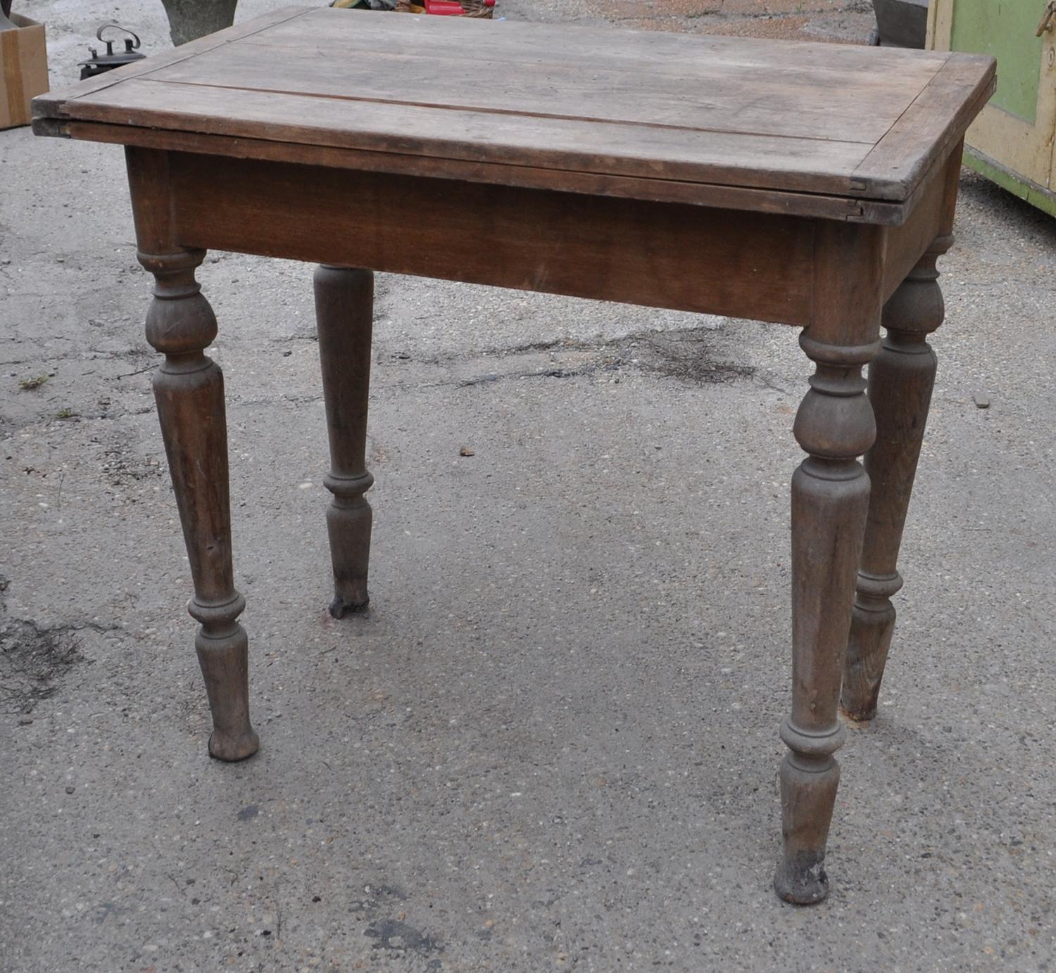 Antique Farm Table /A Top Which Pivots through 90 Degrees In Good Condition For Sale In Lábatlan, HU