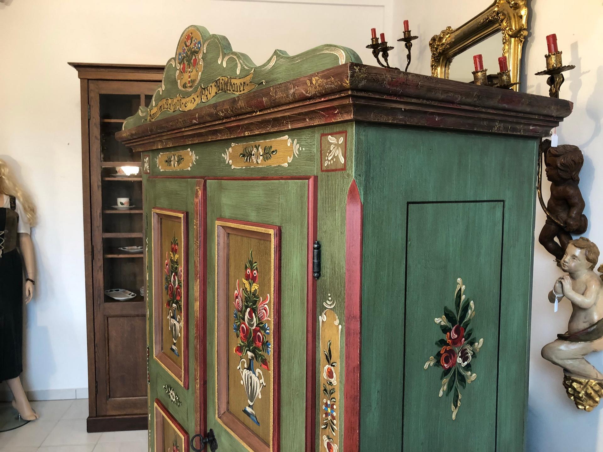 Original 2-door Voglauer farmhouse cabinet from circa 1800.
Features hand painted floral drawings all-over the front and side panels.
The cabinet is an eyecatcher for your living room or hall.
This cabinet is an ideal piece for use as a wardrobe