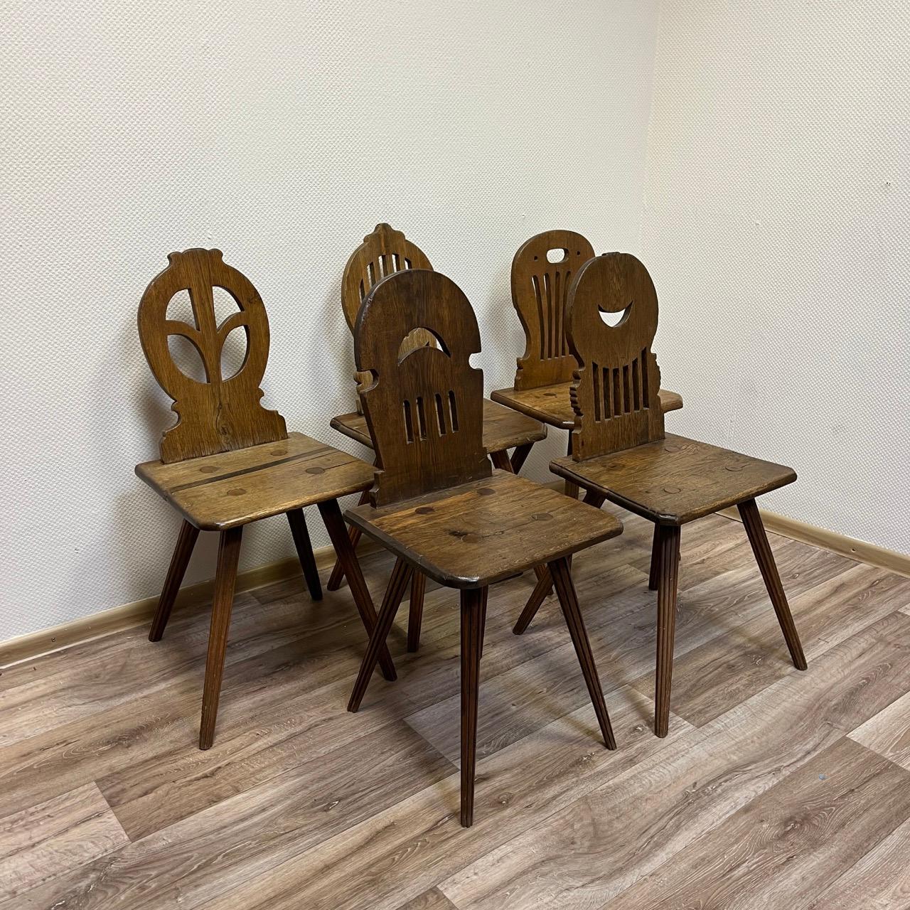 Antique farmhouse chairs  German around 1800  oak  5 individual backrests For Sale 11