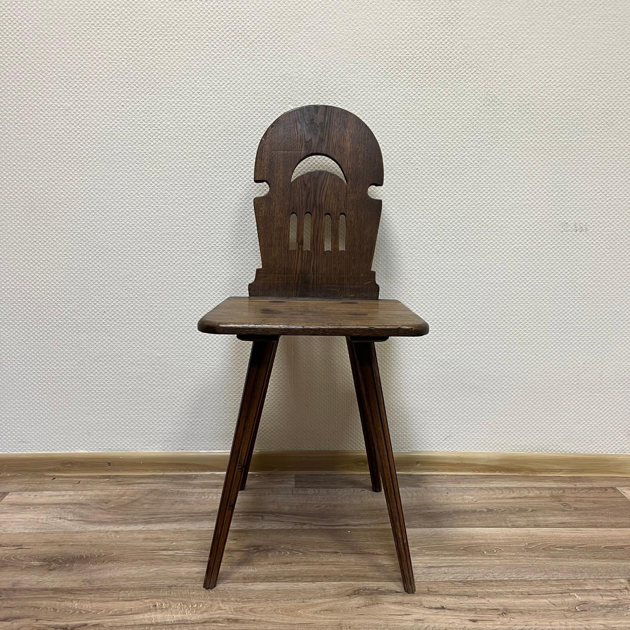 Antique farmhouse chairs  German around 1800  oak  5 individual backrests In Good Condition For Sale In Würzburg, DE
