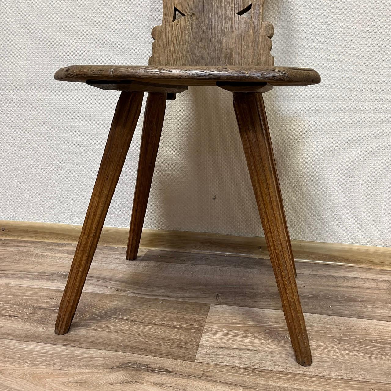 Antique farmhouse chairs  German around 1800  oak  5 individual backrests For Sale 3