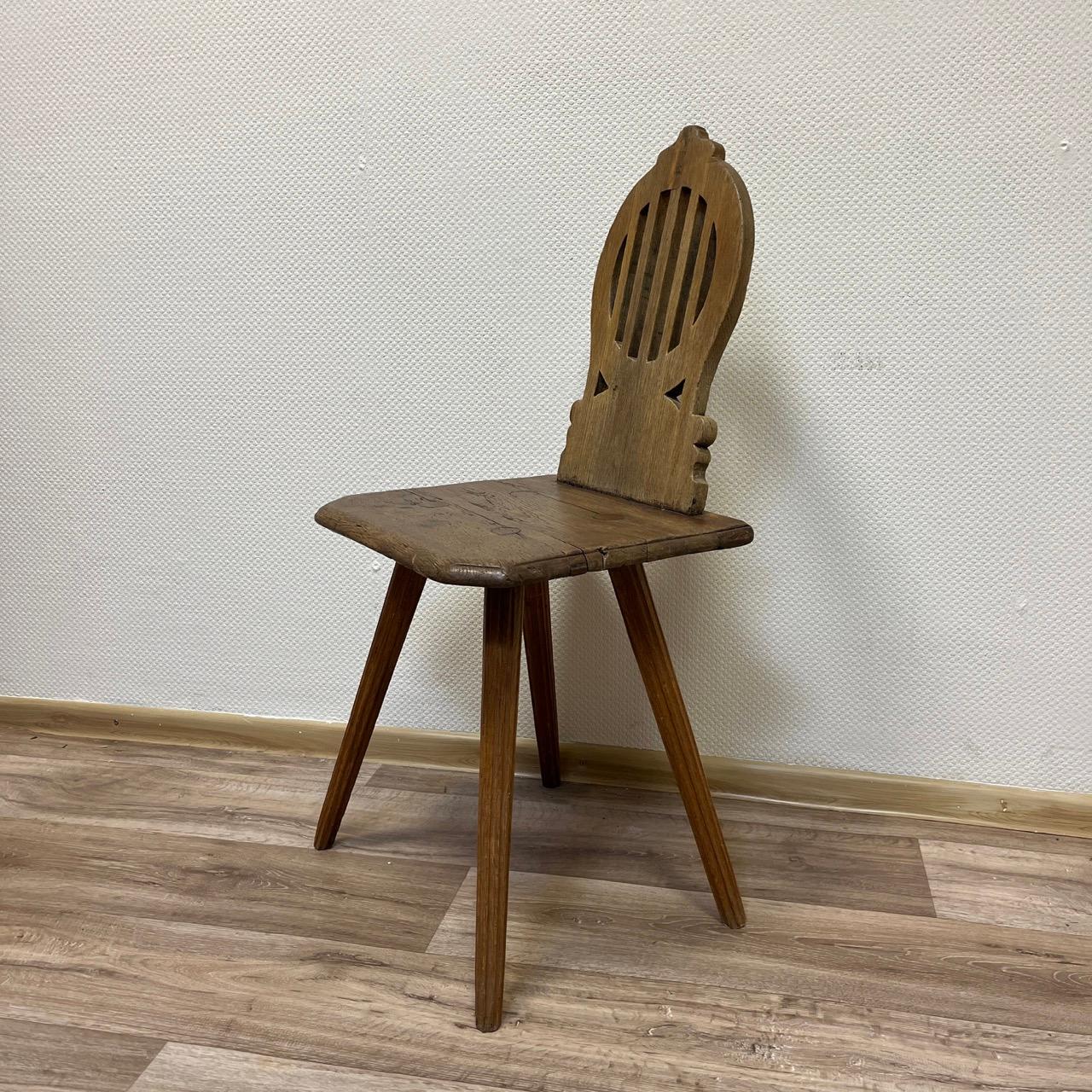 Antique farmhouse chairs  German around 1800  oak  5 individual backrests For Sale 4