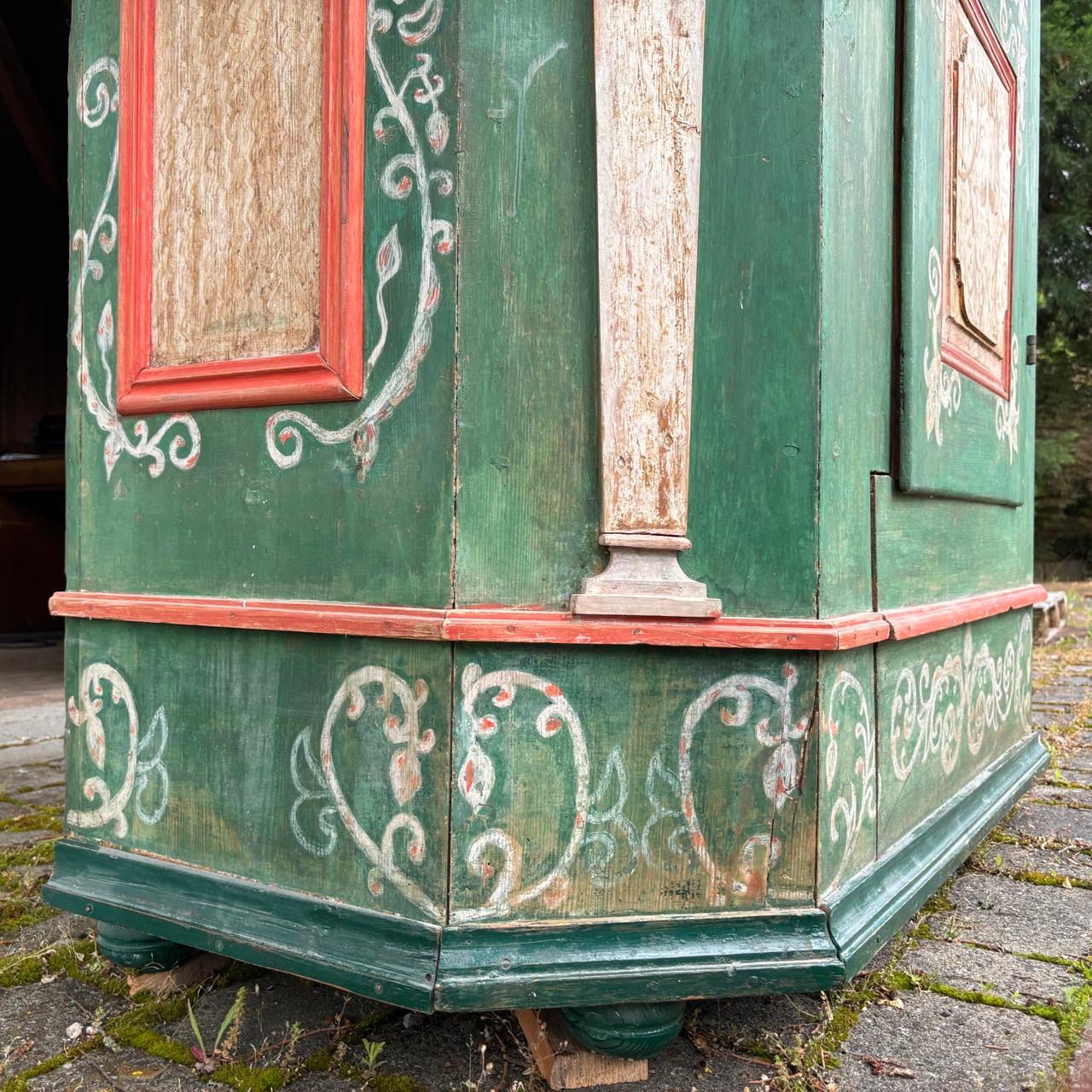 Conifera Credenza antica della casa colonica  Tedesco 1749  Rustico  Legno dolce in vendita