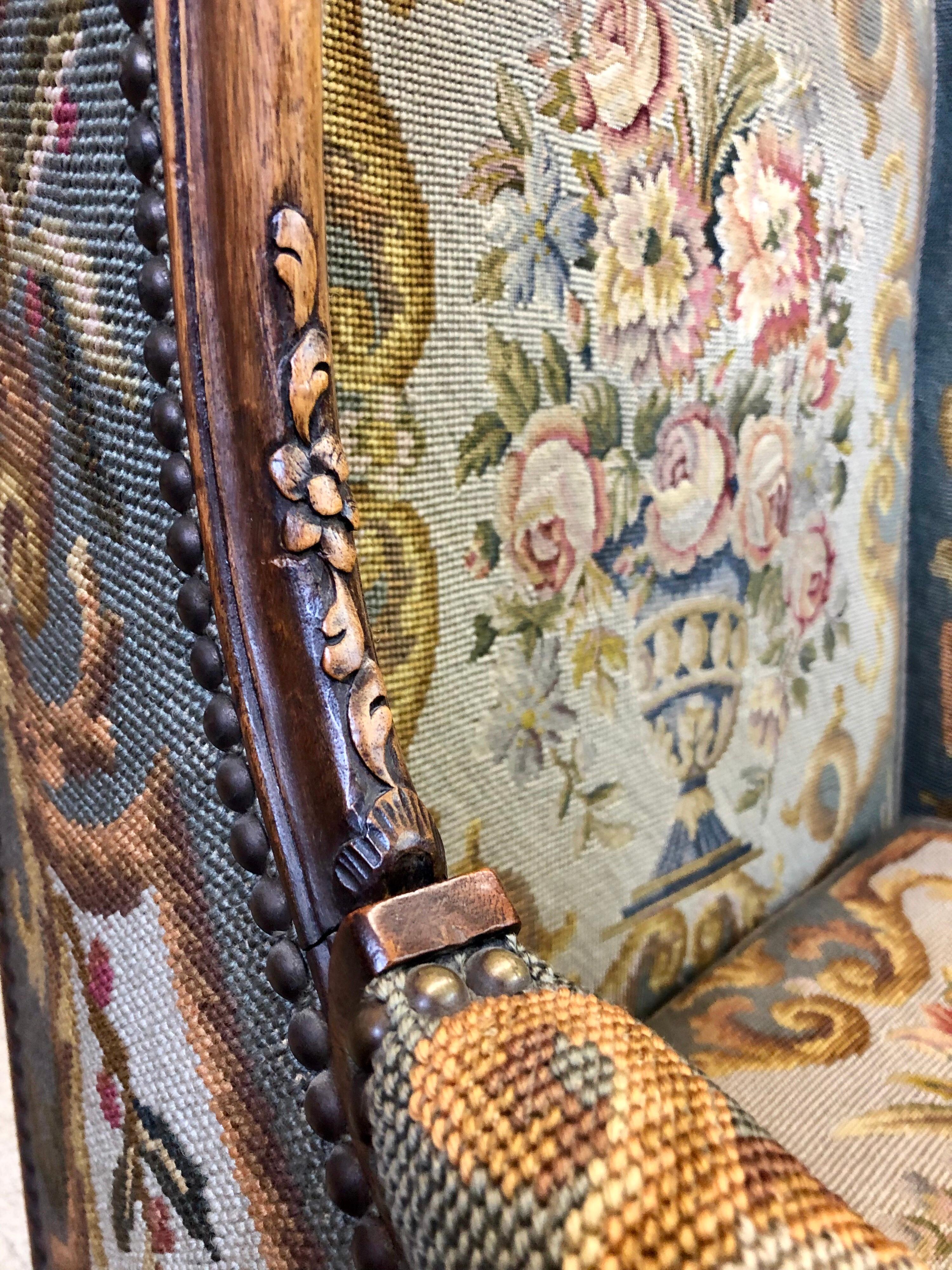 Louis XV Fauteuil Bergère ancien en bois sculpté:: tapisserie:: France