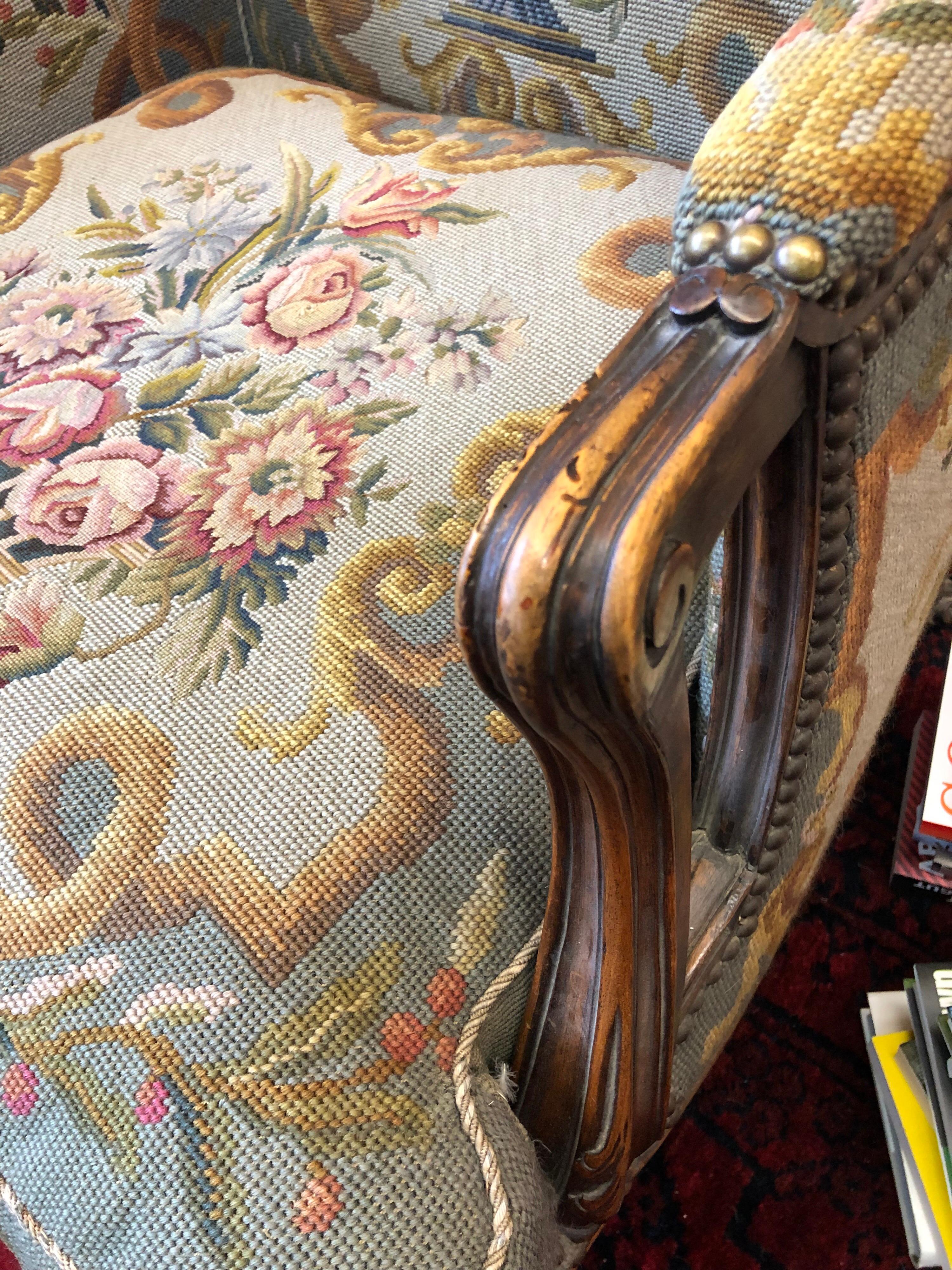 Français Fauteuil Bergère ancien en bois sculpté:: tapisserie:: France