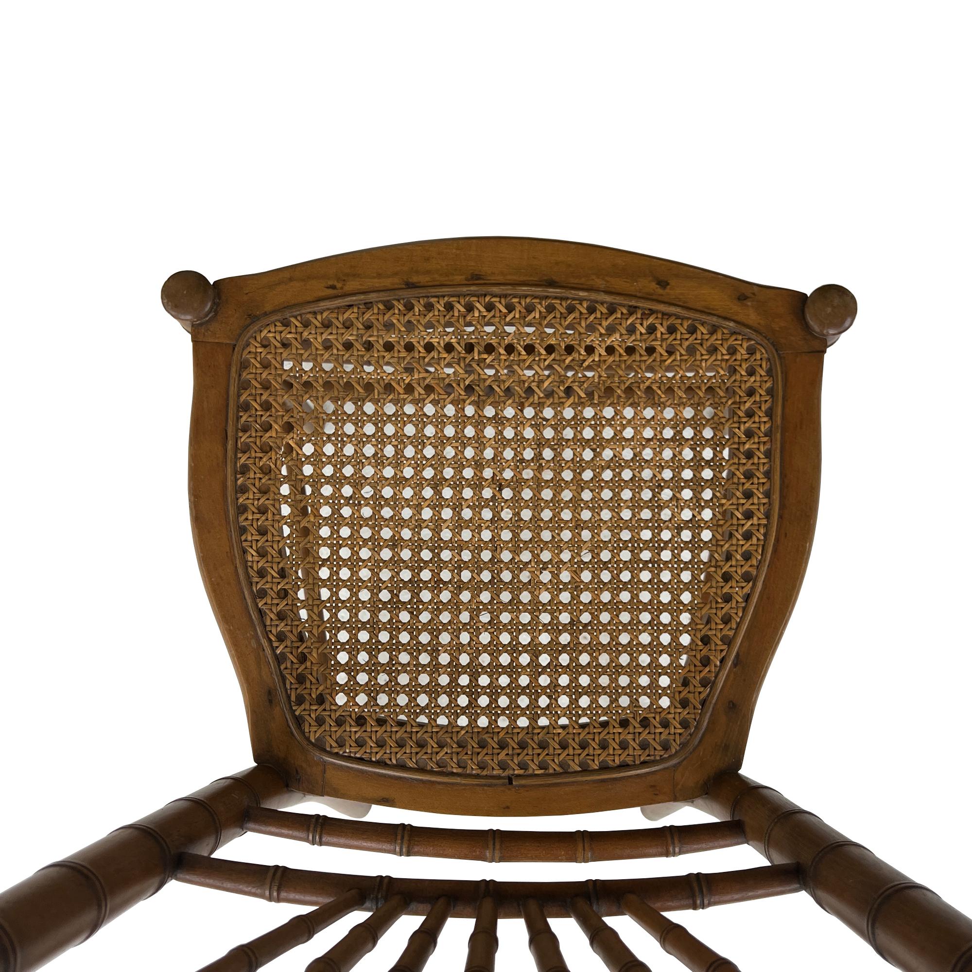 Fine XIX secolo Antique Faux Bamboo & Cane Chair, 19th-Century Chinoiserie Style in vendita