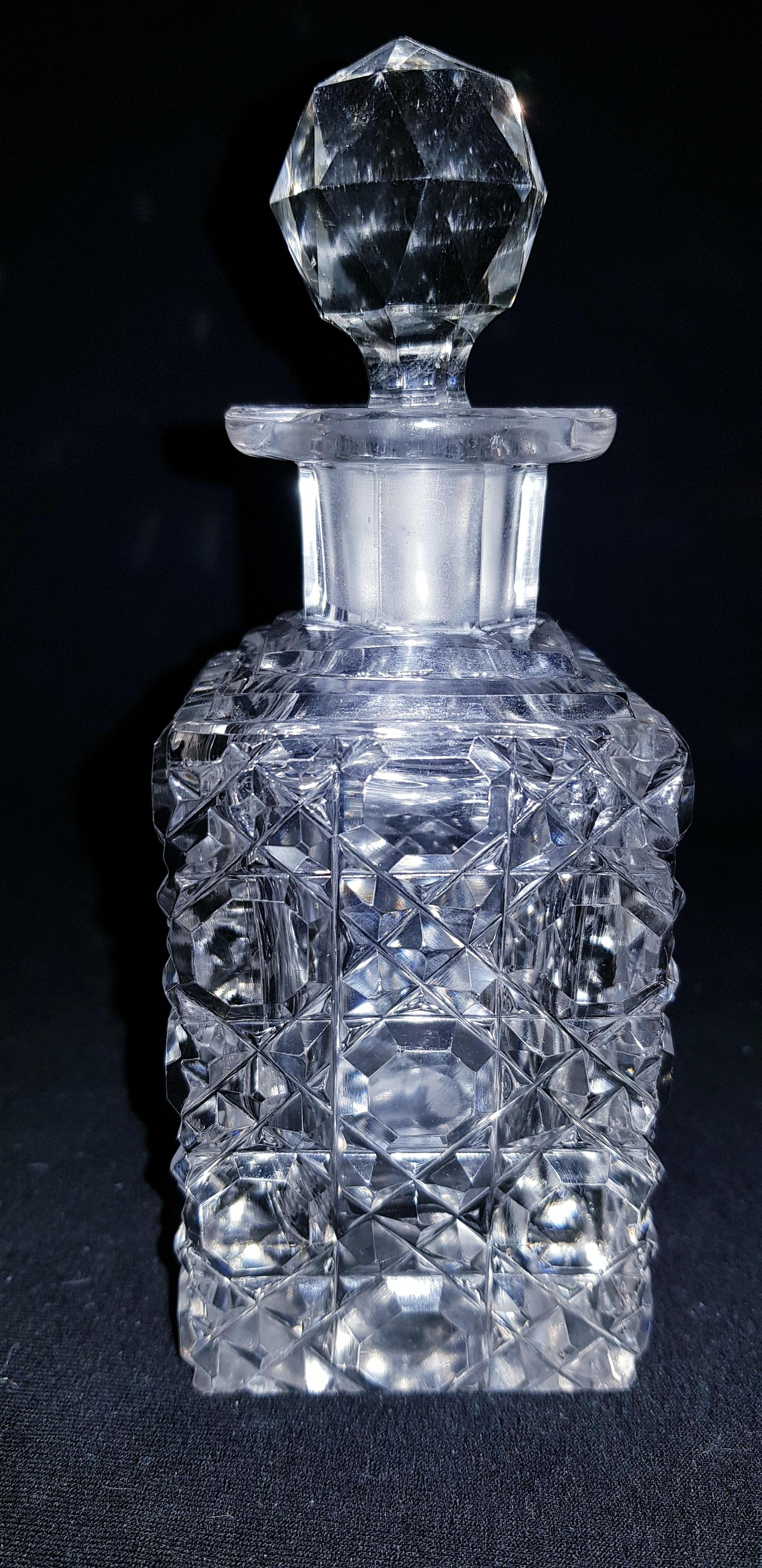 Beautiful antique F&C Osler, brilliant cut Perfume Bottle years 1840-1920 brilliant condition.