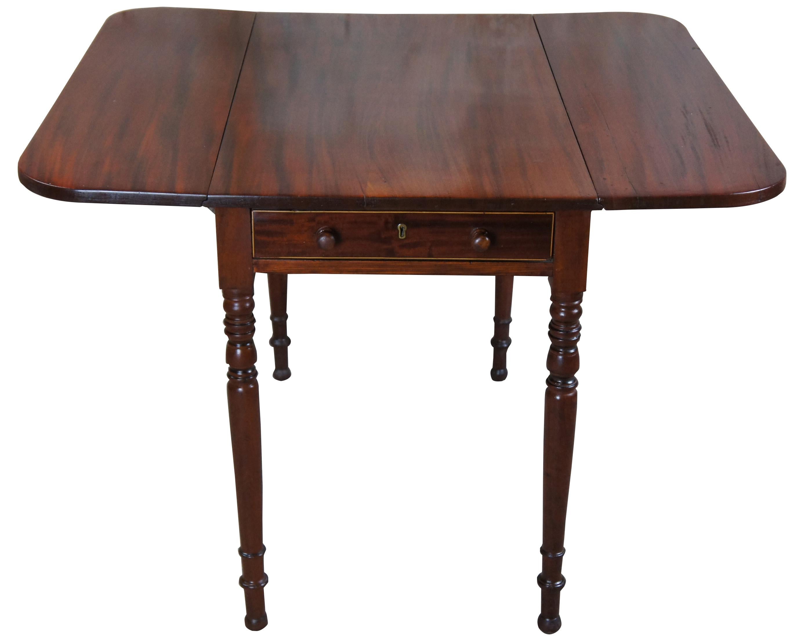 Antique Federal American Mahogany Drop Leaf Dining Breakfast Table Inlaid In Good Condition In Dayton, OH
