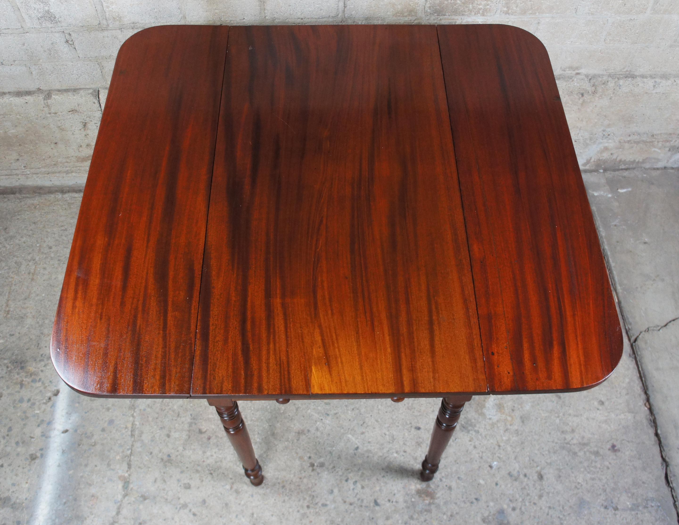 19th Century Antique Federal American Mahogany Drop Leaf Dining Breakfast Table Inlaid