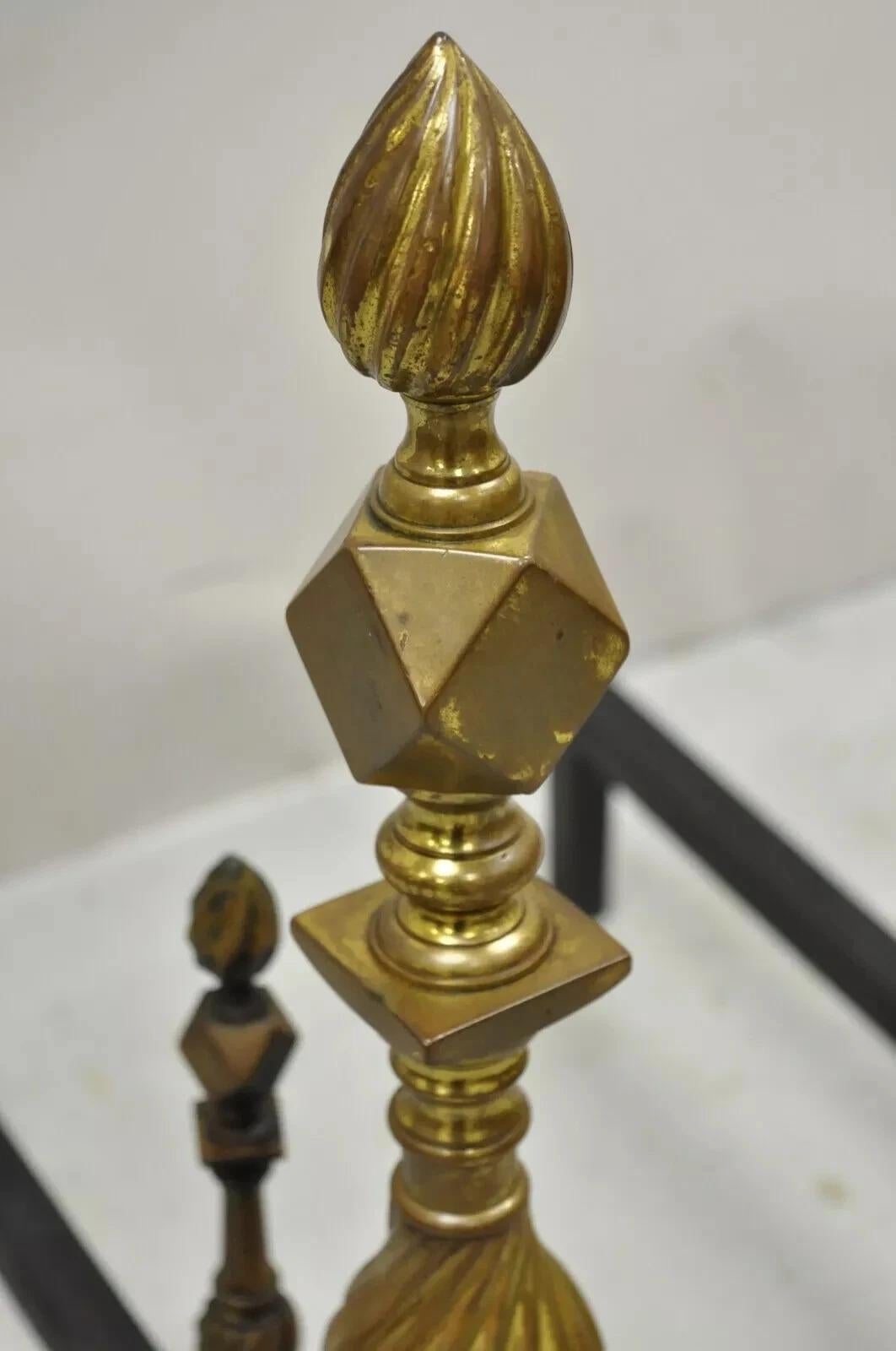 Androni antichi in ottone Feder con gambe a ramo e Ball and Ball a spirale - Coppia in vendita 2