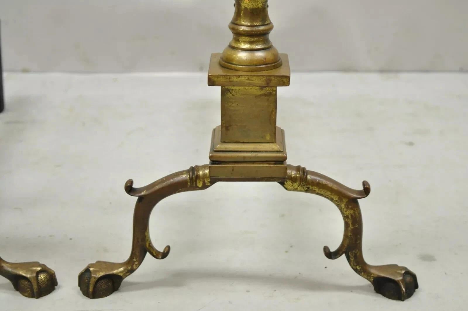 Calco Androni antichi in ottone Feder con gambe a ramo e Ball and Ball a spirale - Coppia in vendita
