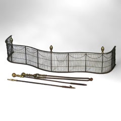 Antiker Federal-Kaminschutz und dreiteiliges Werkzeug-Set aus Messing und Draht aus Messing, C1810
