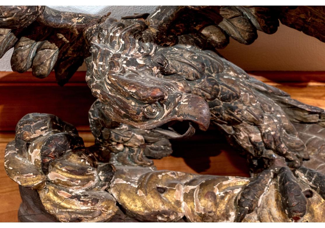 Intagliato a mano Antique Federal Carved And Gilt Finished Eagle in vendita