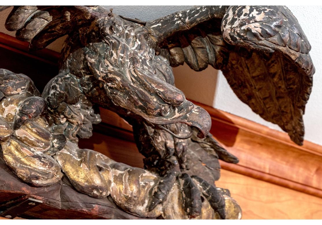 Ferro Antique Federal Carved And Gilt Finished Eagle in vendita