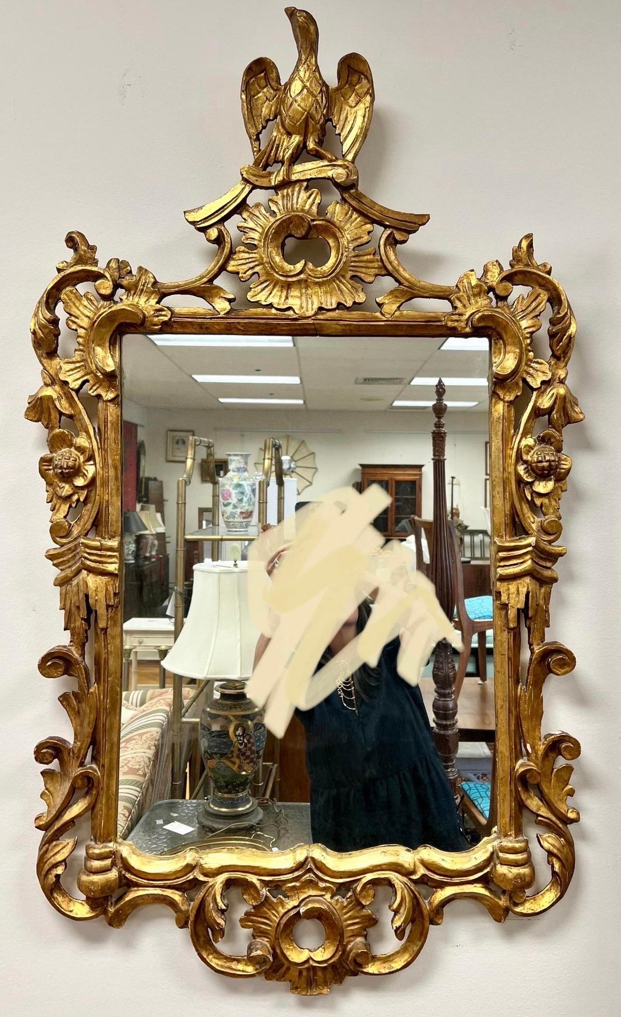 Antique Federal Carved Giltwood Rectangular Mirror with Eagle Pediment at Top In Good Condition In West Hartford, CT