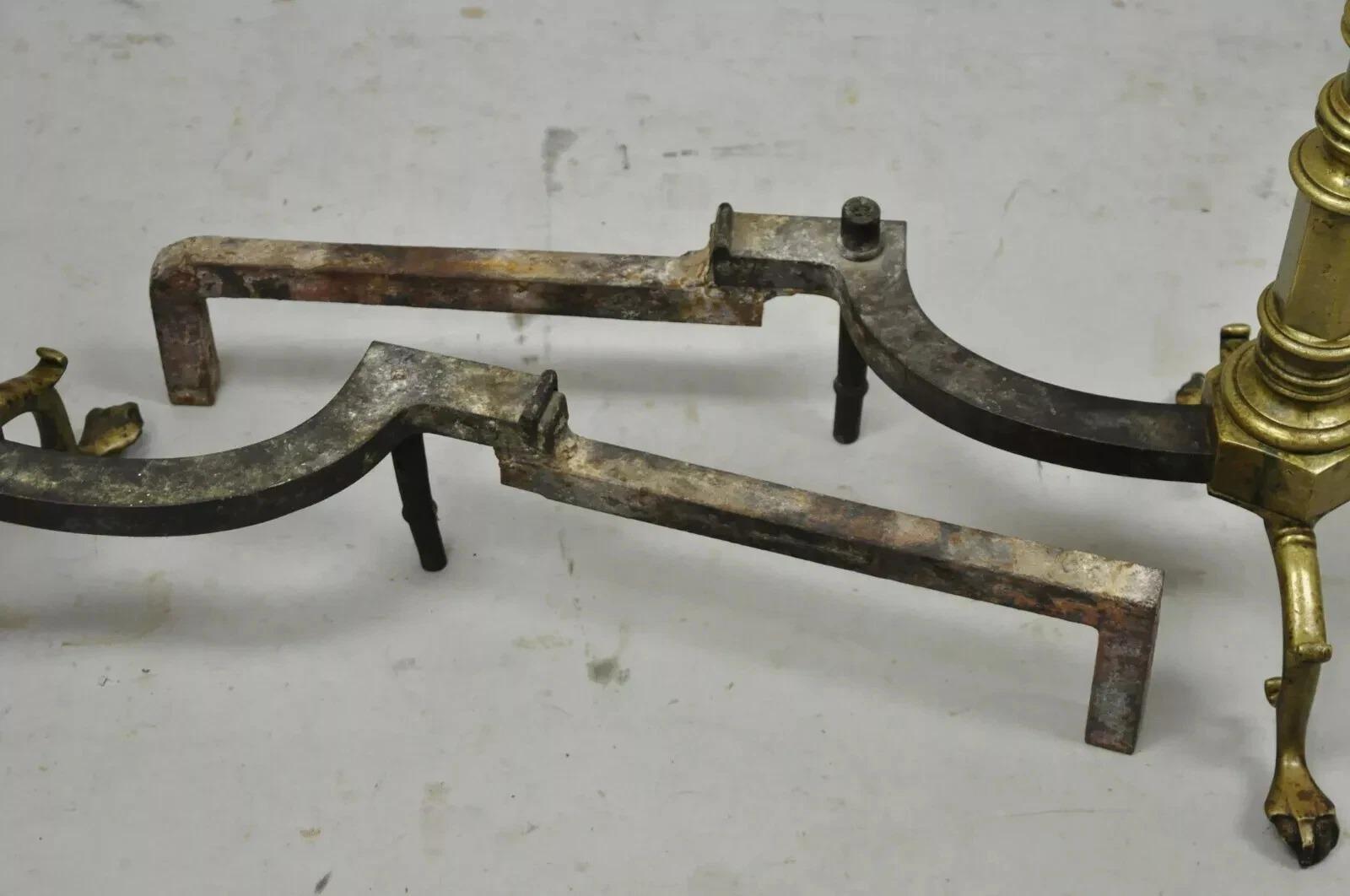 XX secolo Antico Feders in ottone sfaccettato con piede a cannone Branch in ghisa - una coppia in vendita