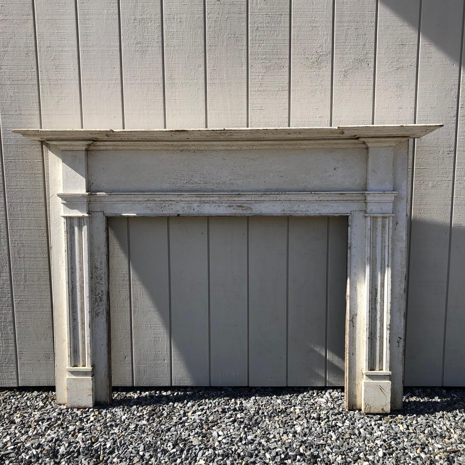Antique Federal Fireplace Mantel Surround In Good Condition In Hopewell, NJ