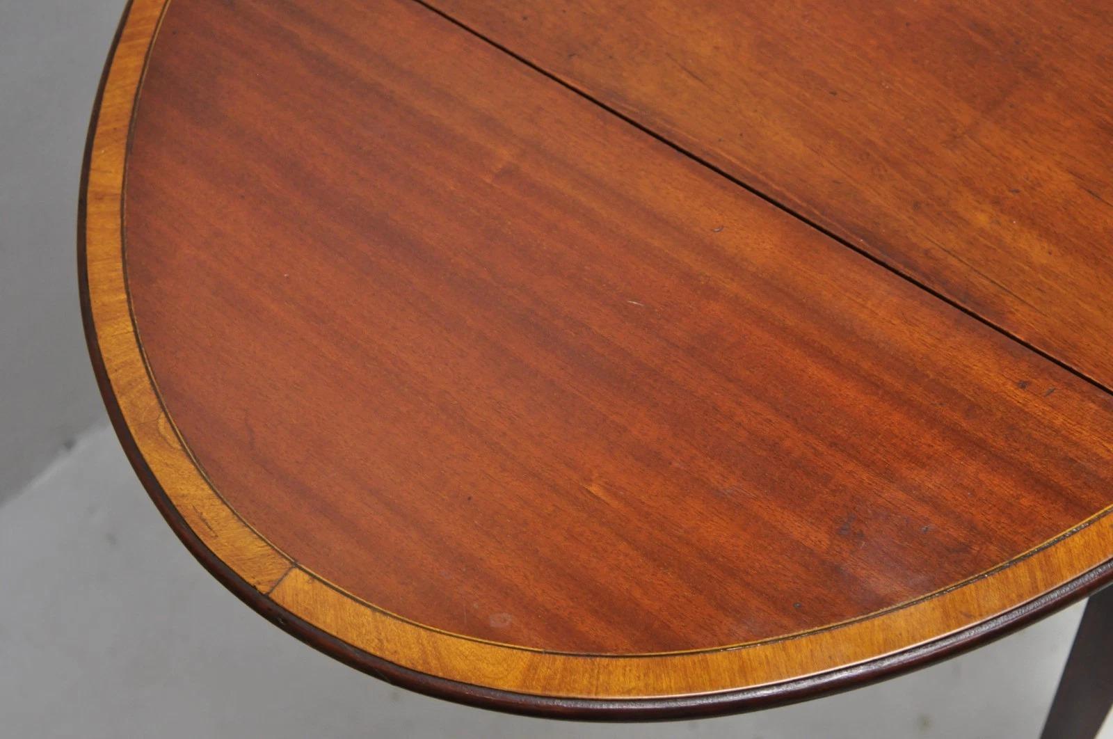 Antique Federal Mahogany Satinwood Inlay Narrow Dropleaf Pembroke Side Table en vente 10