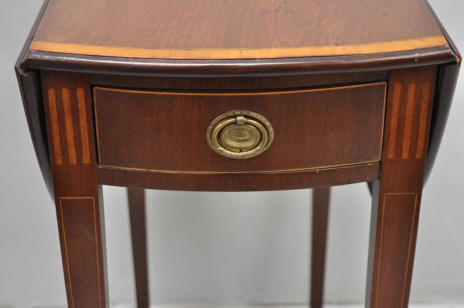 Acajou Antique Federal Mahogany Satinwood Inlay Narrow Dropleaf Pembroke Side Table en vente