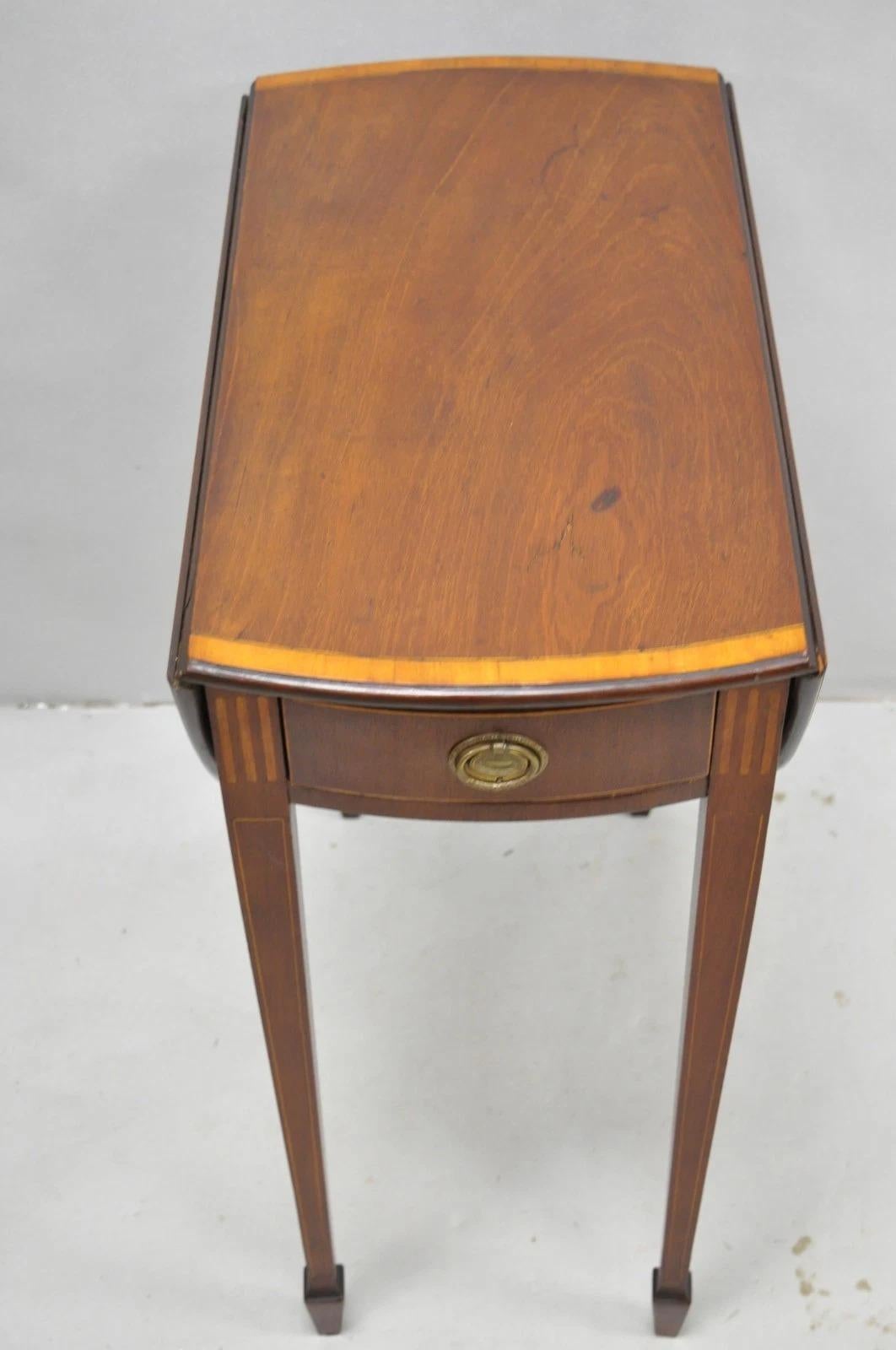 Antique Federal Mahogany Satinwood Inlay Narrow Dropleaf Pembroke Side Table en vente 2