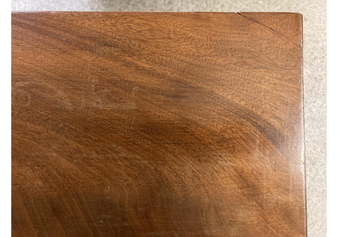 Antigua mesa de trabajo federal de caoba para restaurar en venta 4