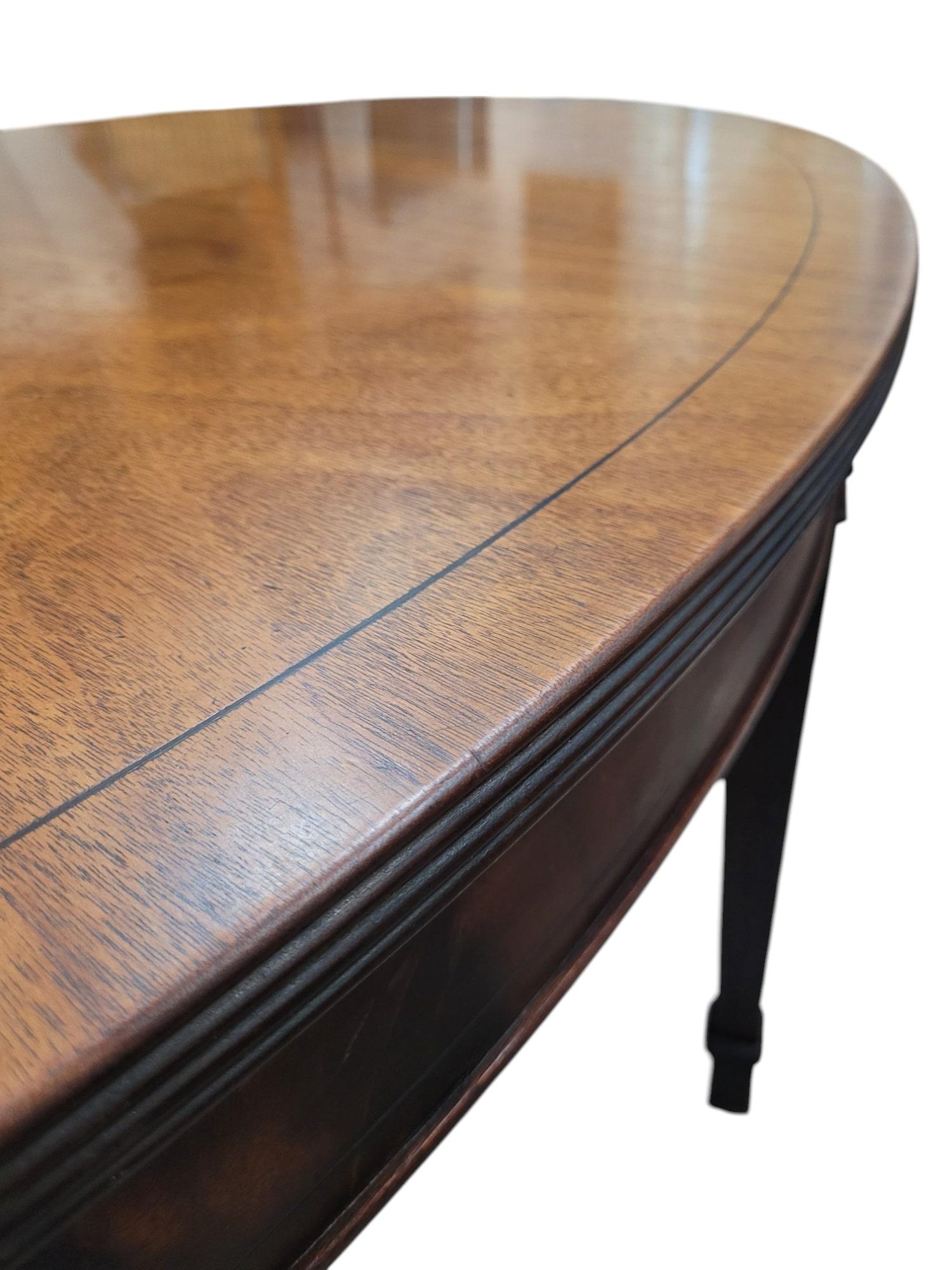 XVIIIe siècle Table à manger ovale fédérale ancienne en vente